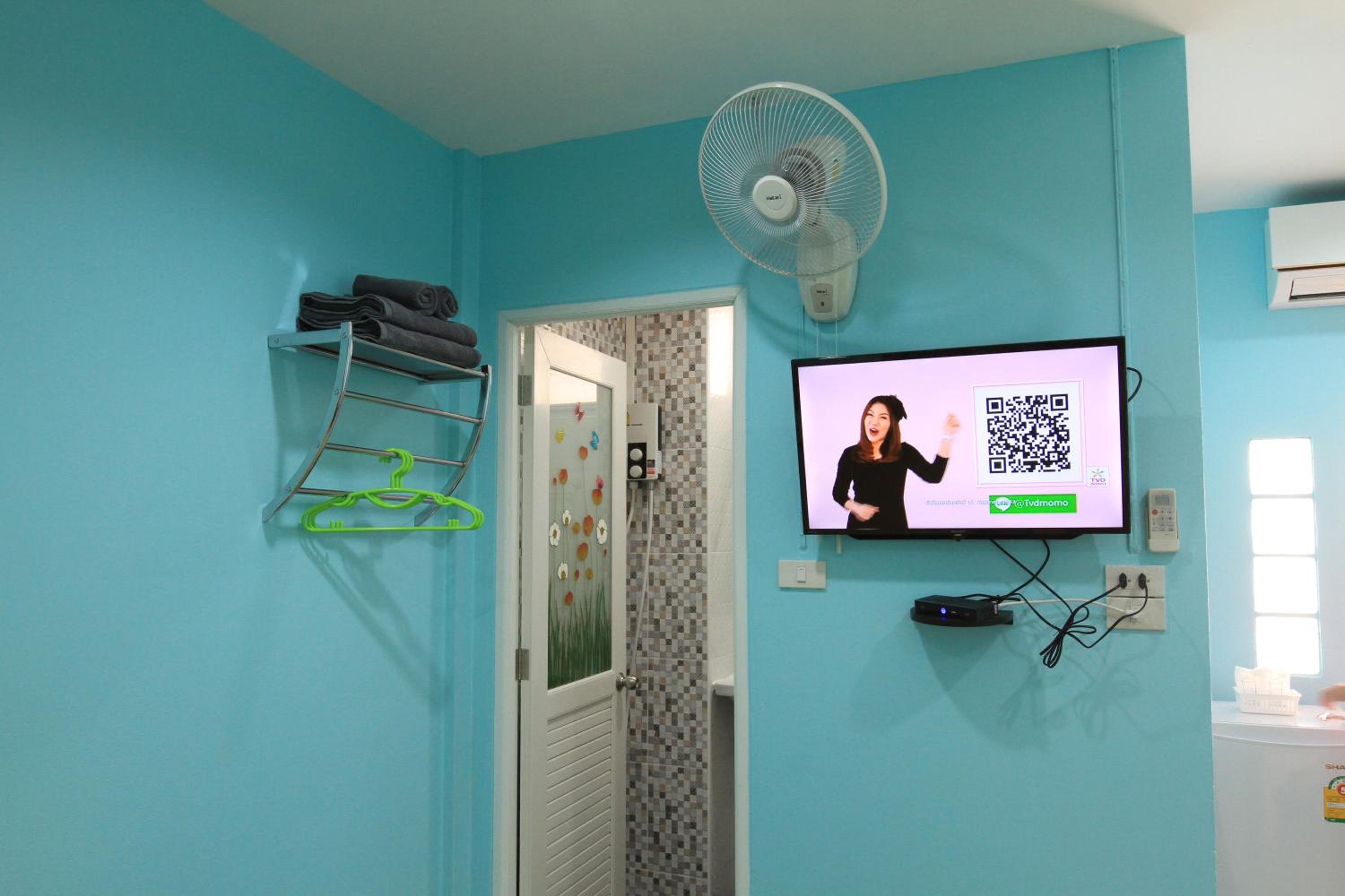 Twin Room with Private Bathroom - Photo 7