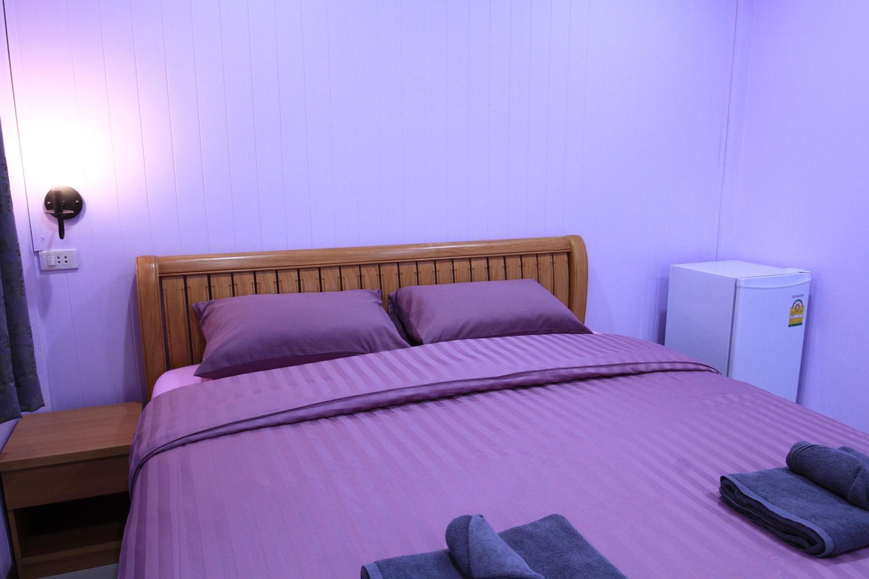 Double Room with Private Bathroom - Photo 24