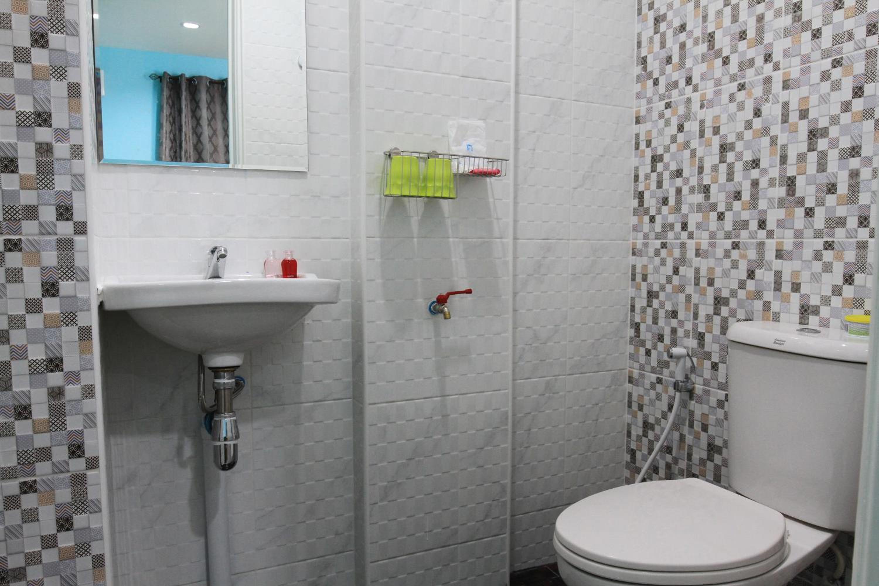 Double Room with Private Bathroom - Photo 25