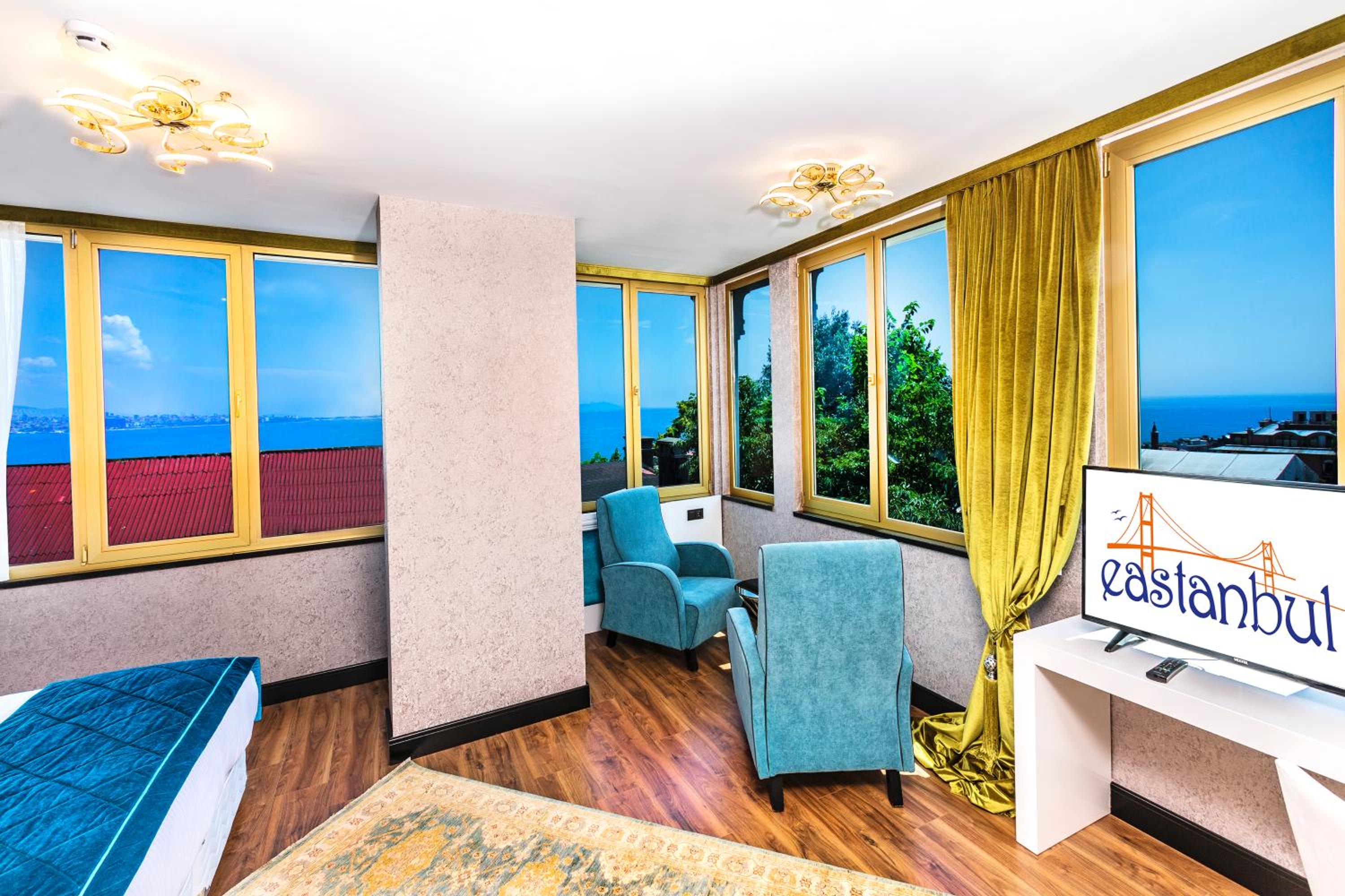 Corner Suite photo 1