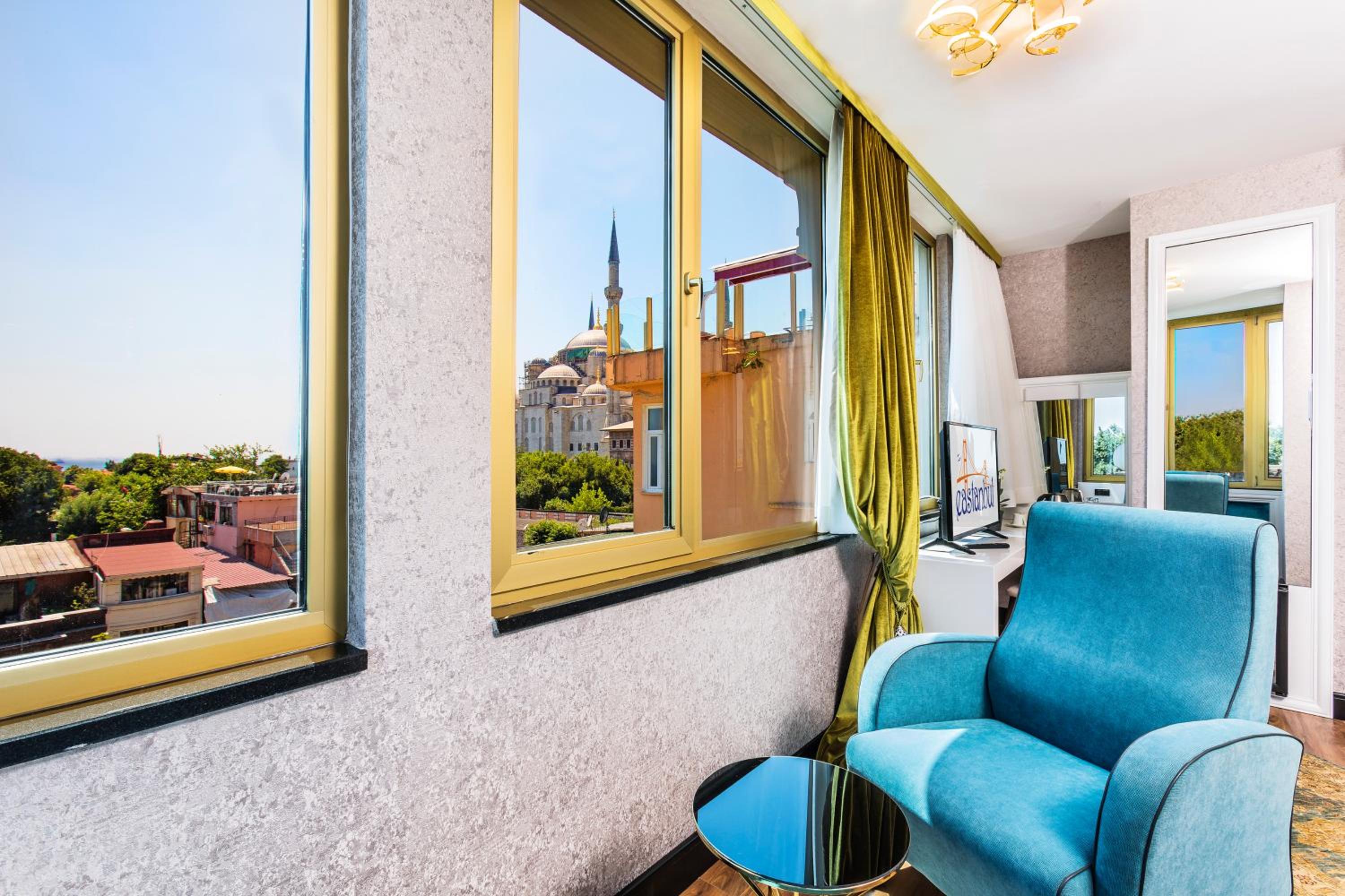 Corner Suite photo 3