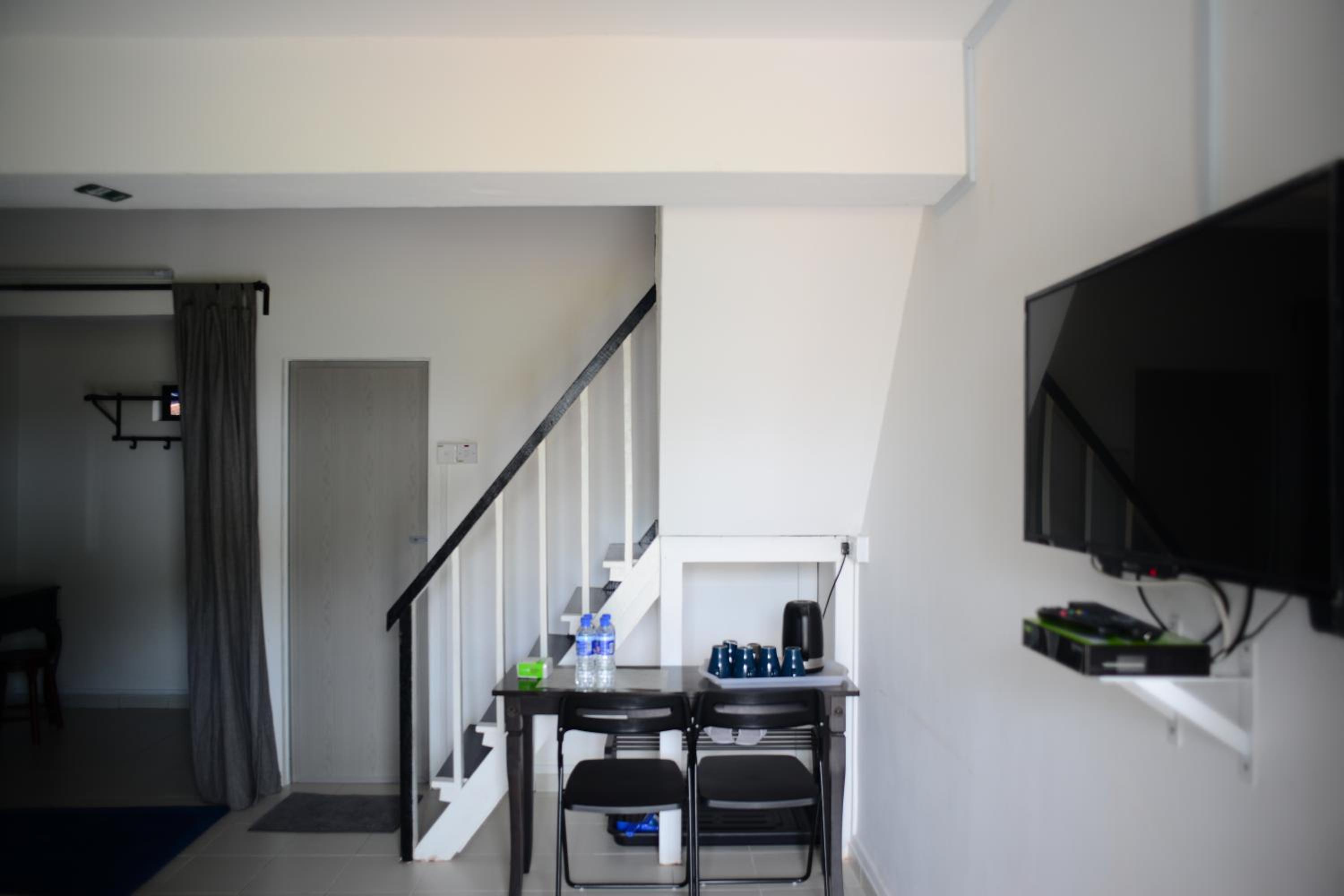 Family Room with Garden View - Photo 1