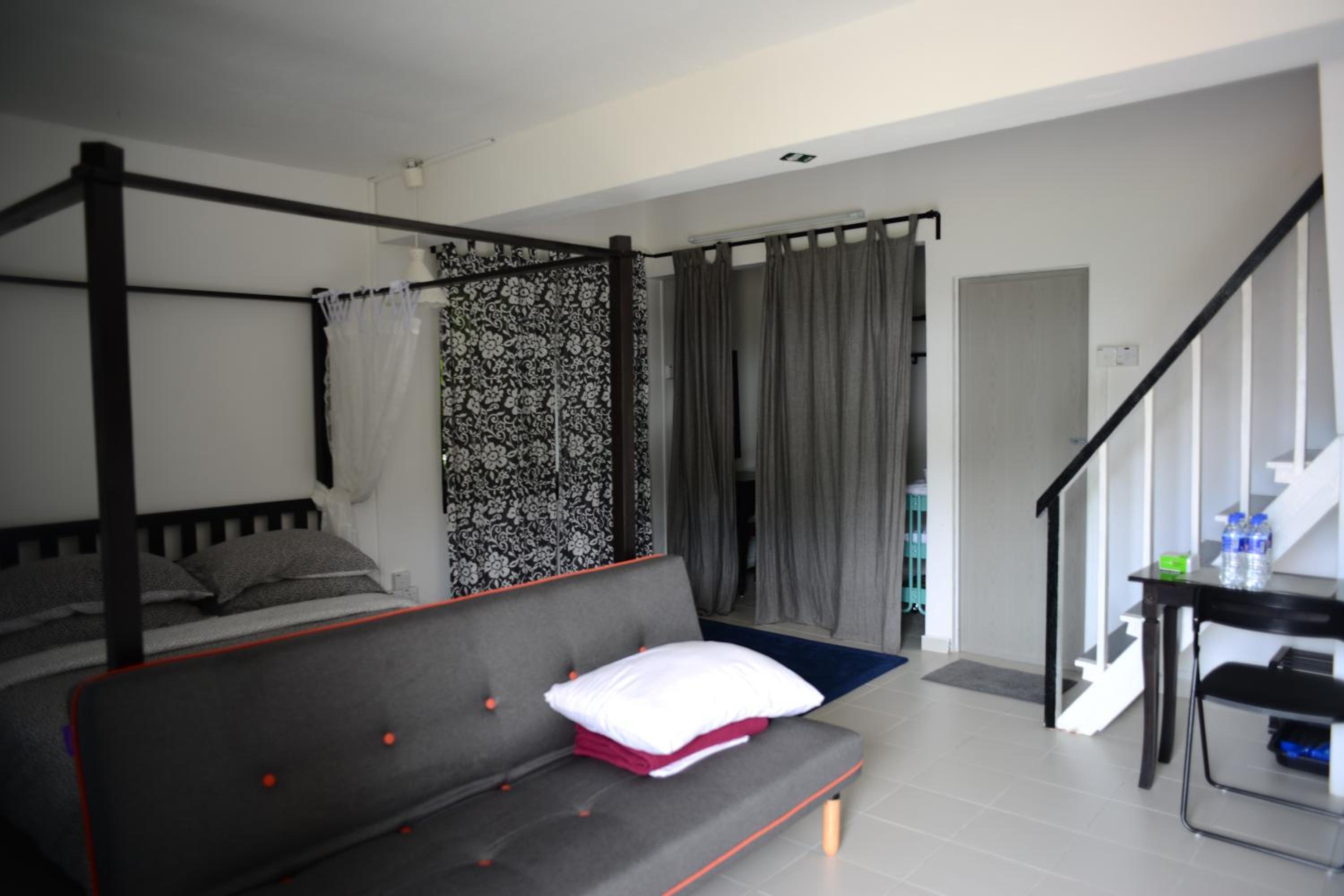 Family Room with Garden View - Photo 7
