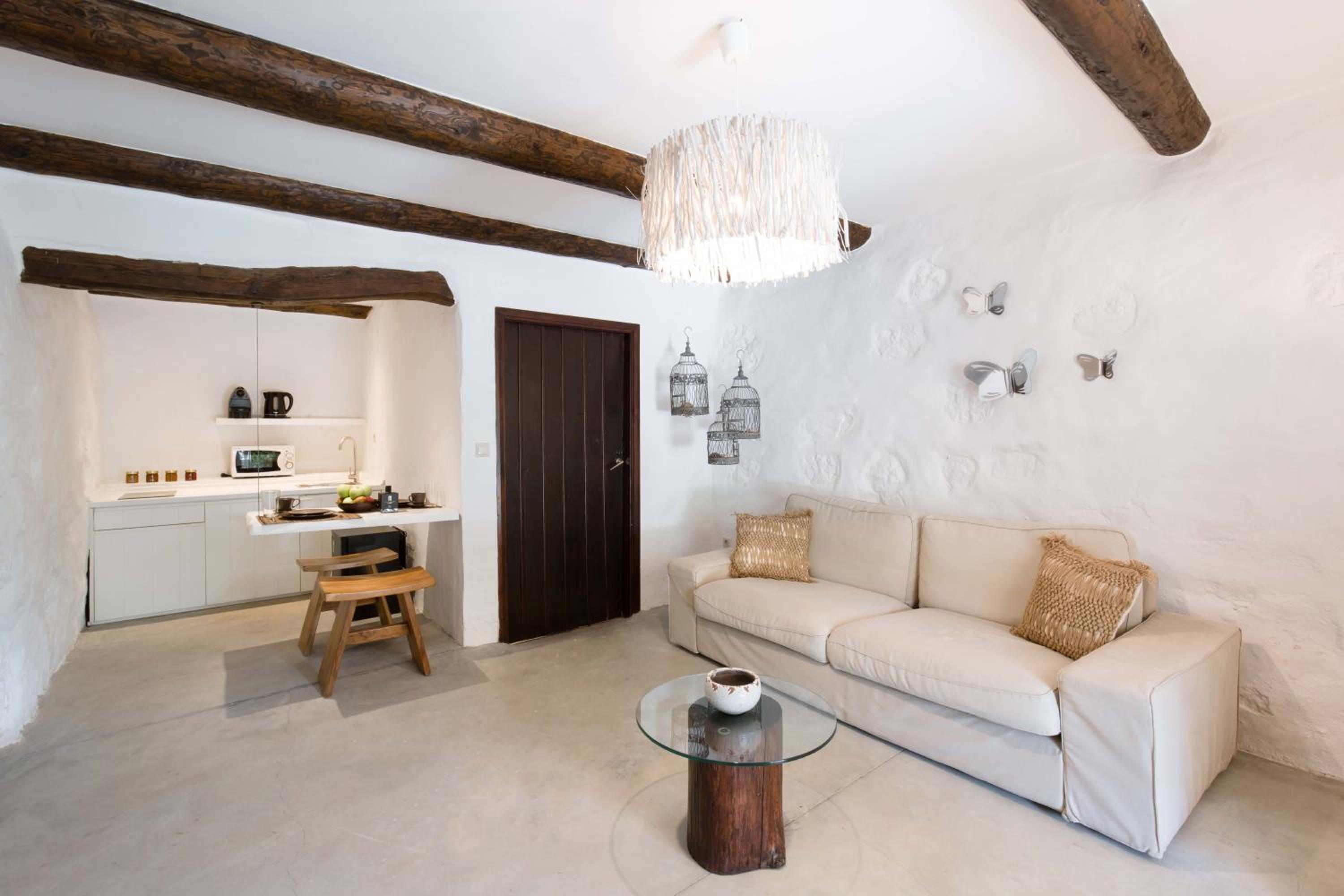 Deluxe Apartment with Private Yard and Hot Tub