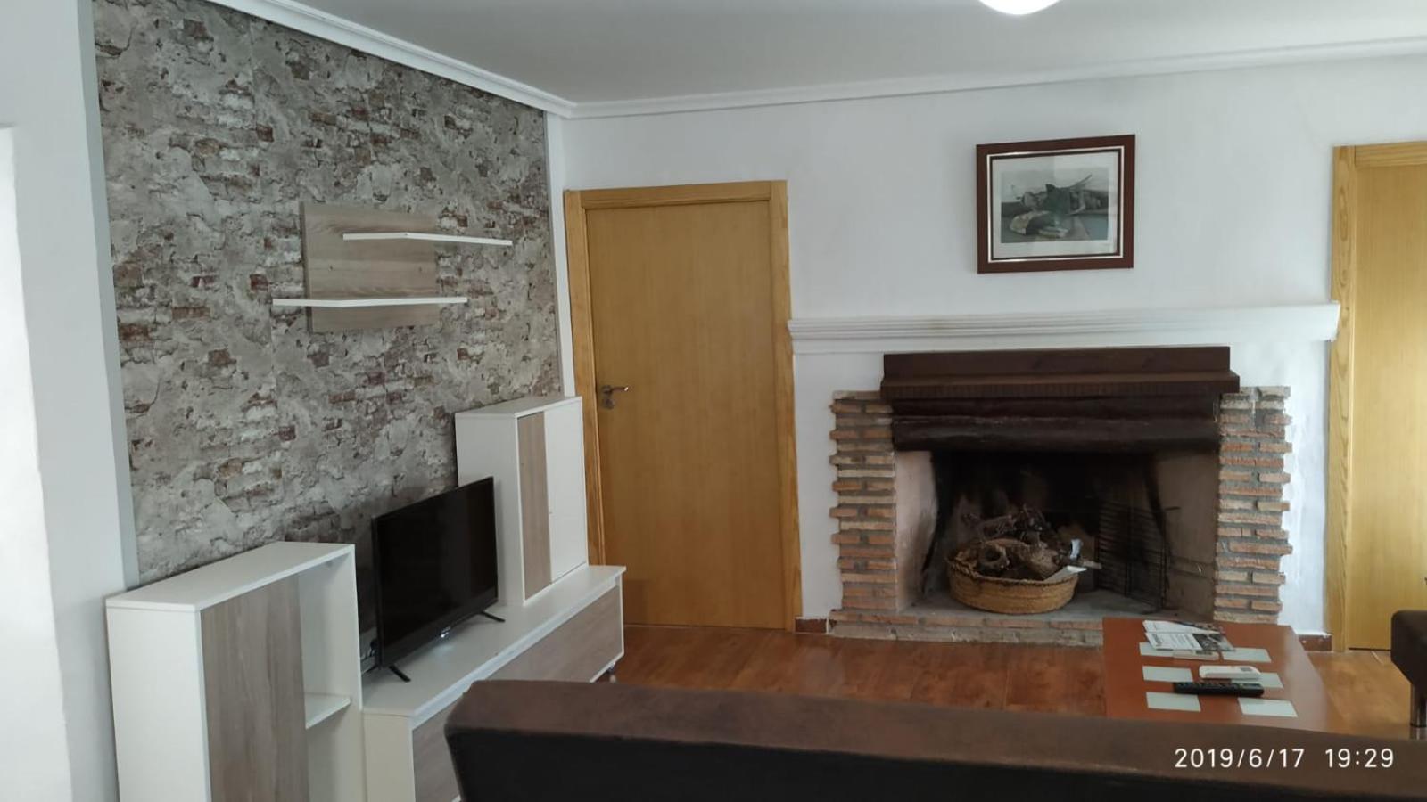 Five-Bedroom House photo 3
