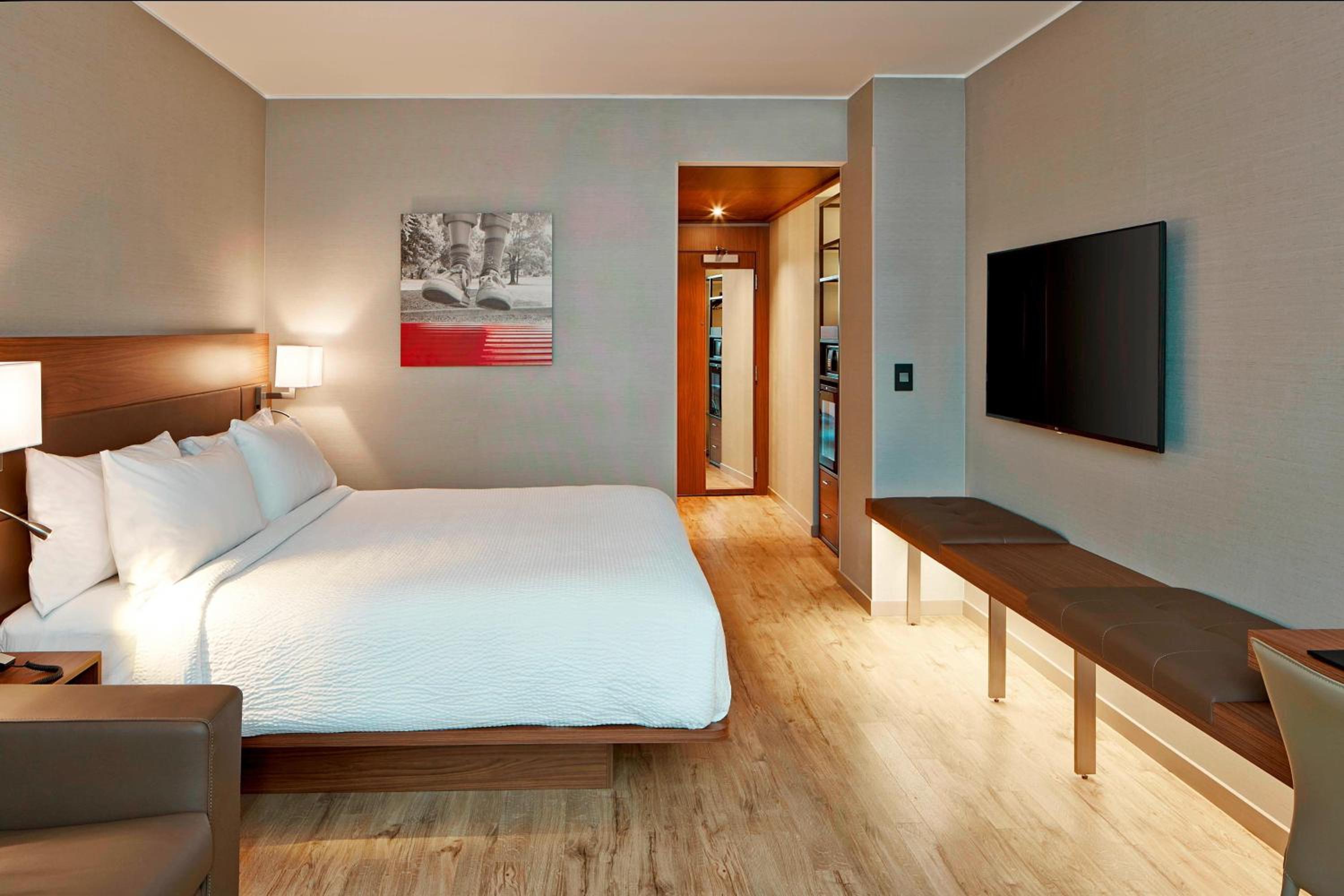 King Room with Bathtub and Sofa Bed - Mobility Access