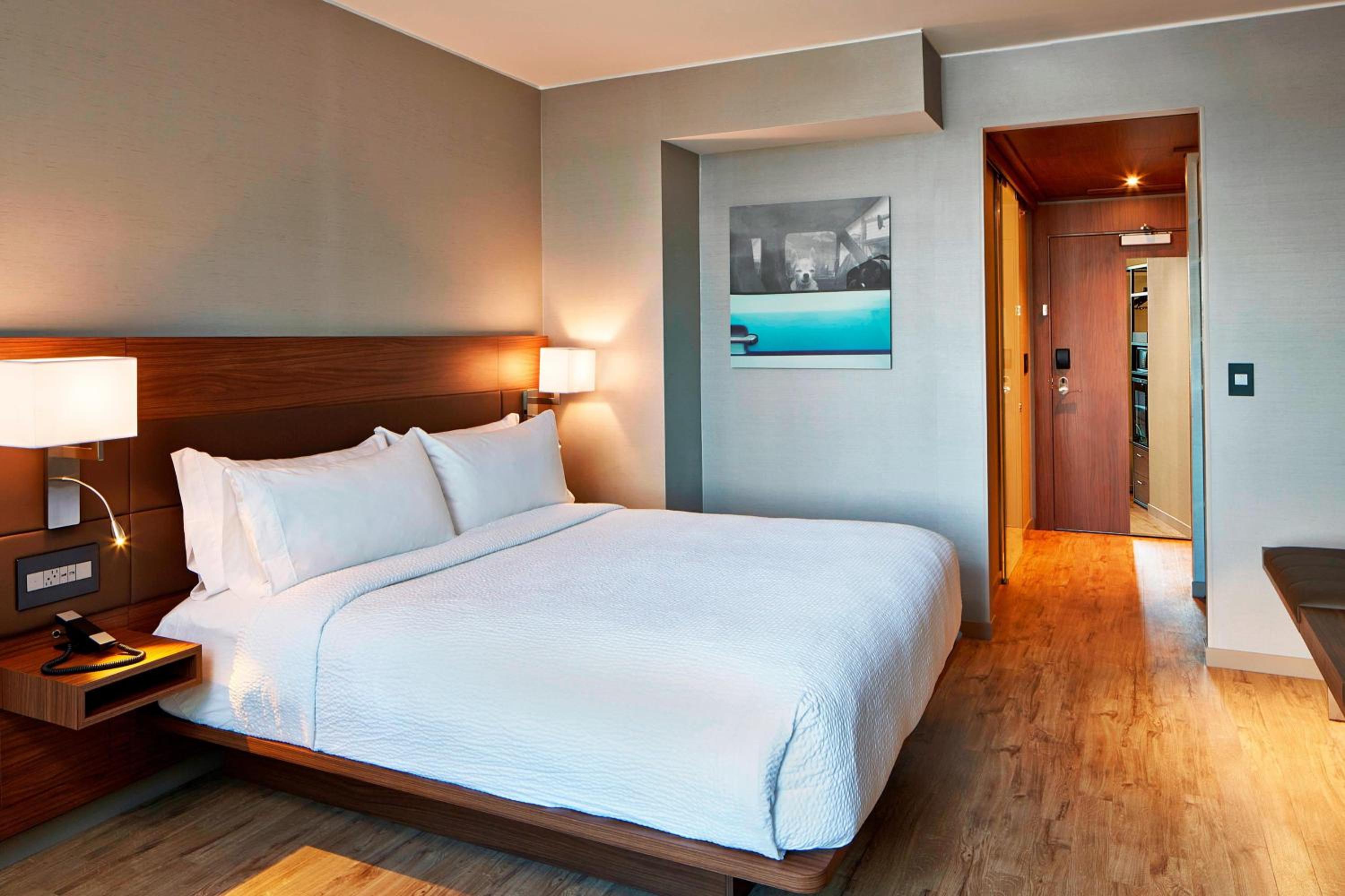 King Room with Bathtub - Mobility Access