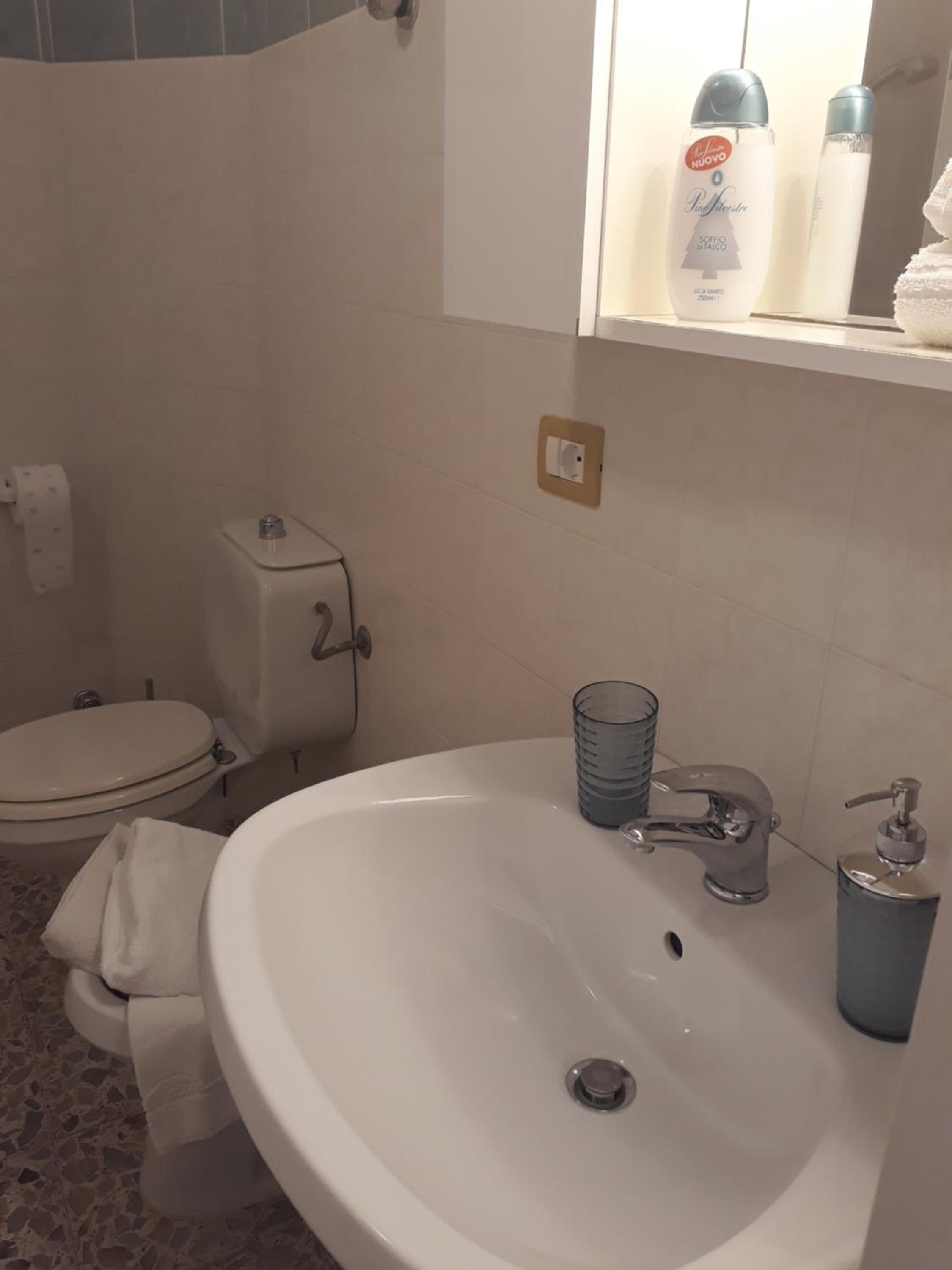 Deluxe Double Room with Balcony and Sea View - Photo 9