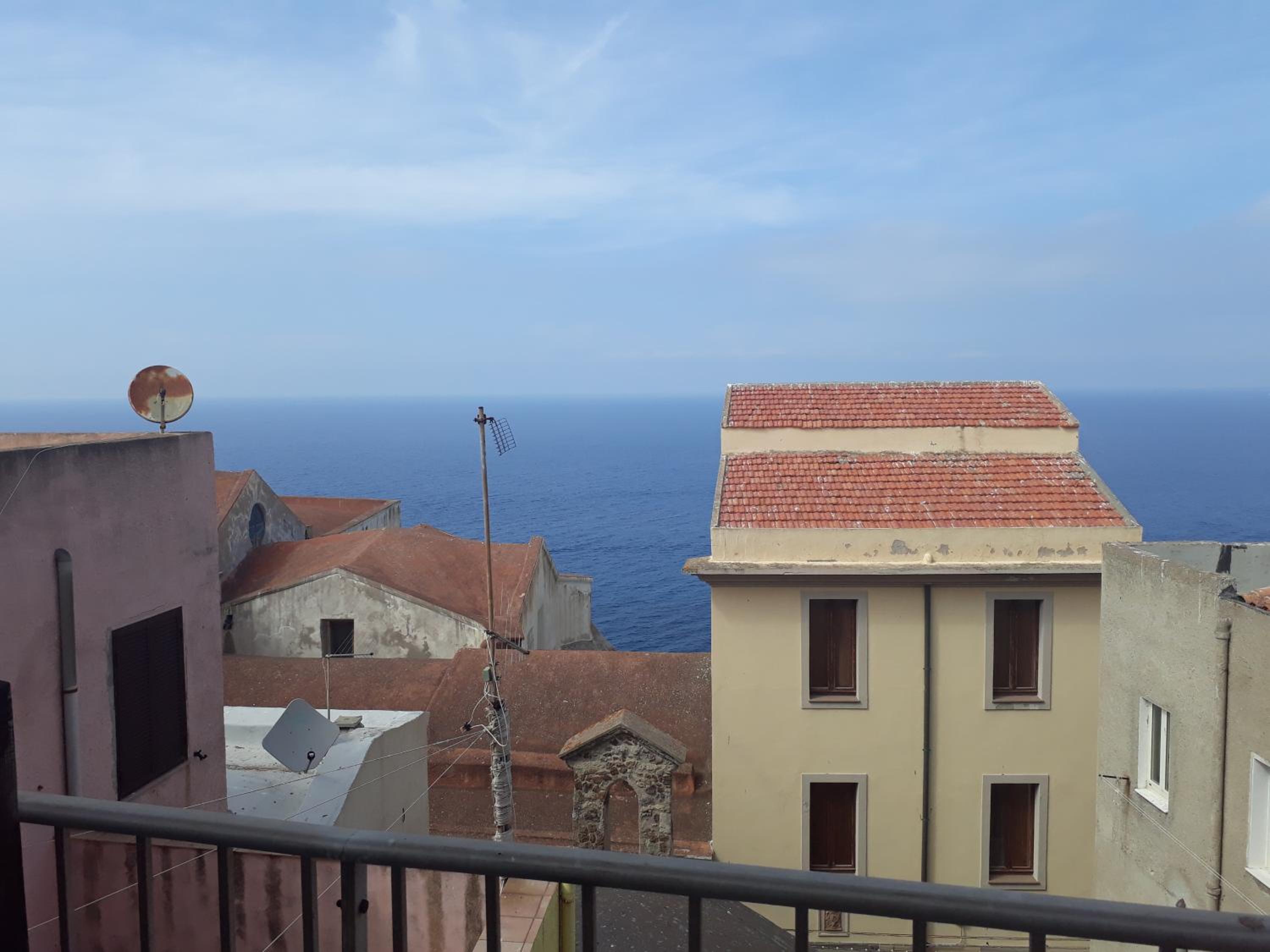 Deluxe Double Room with Balcony and Sea View - Photo 6