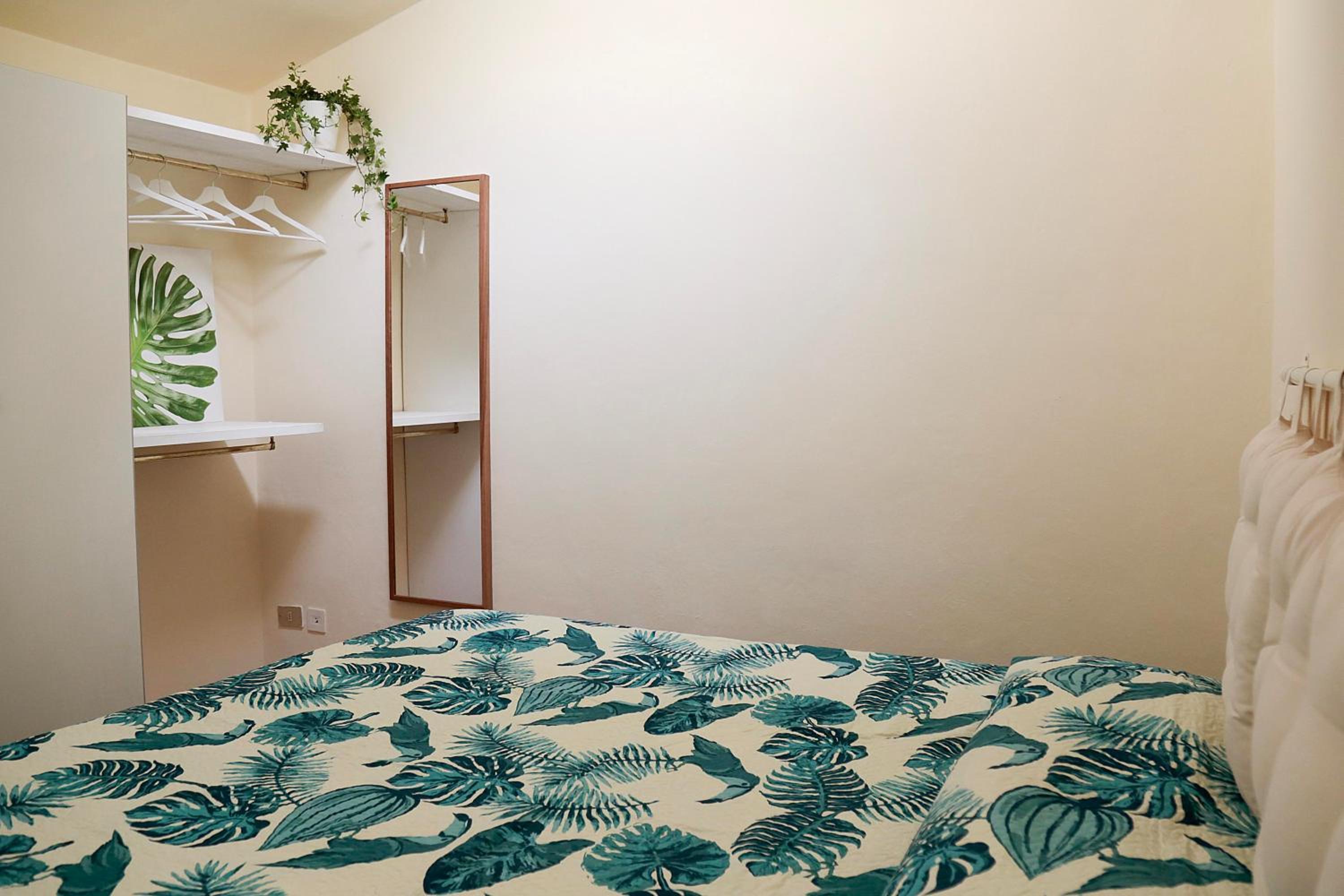 One-Bedroom Apartment - Photo 1