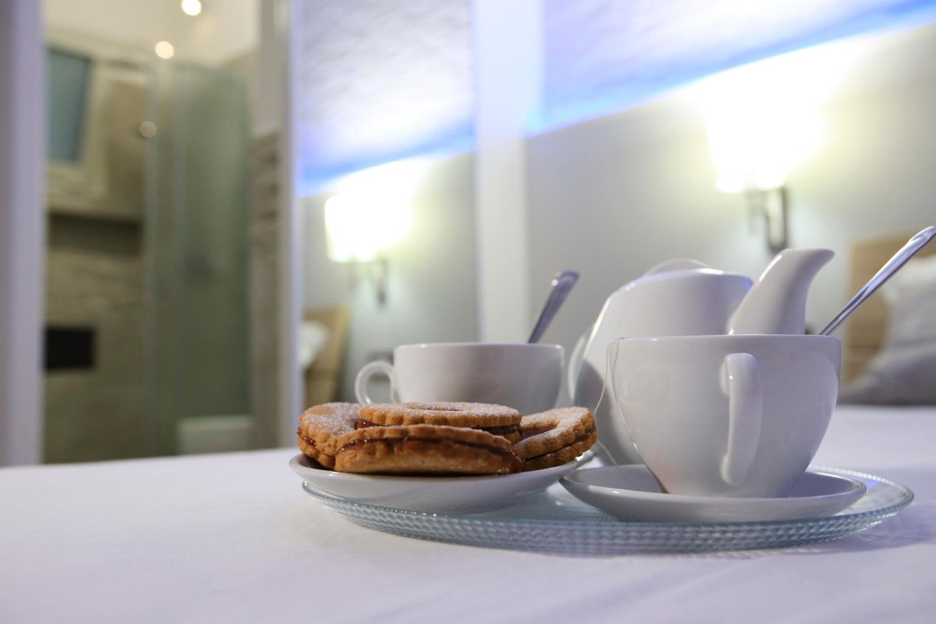 Deluxe Double Room with Balcony - Photo 5
