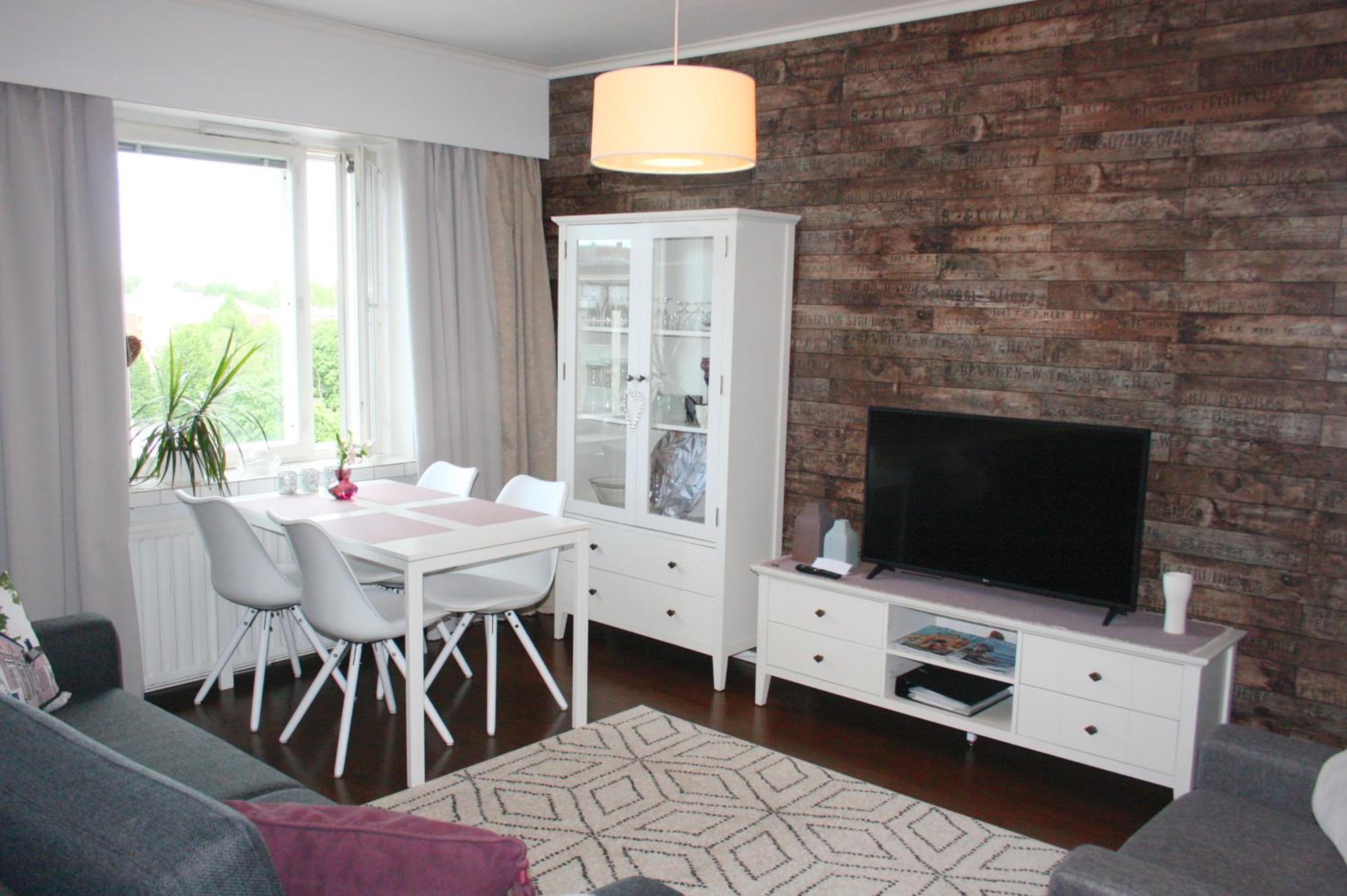 One-Bedroom Apartment - Photo 7