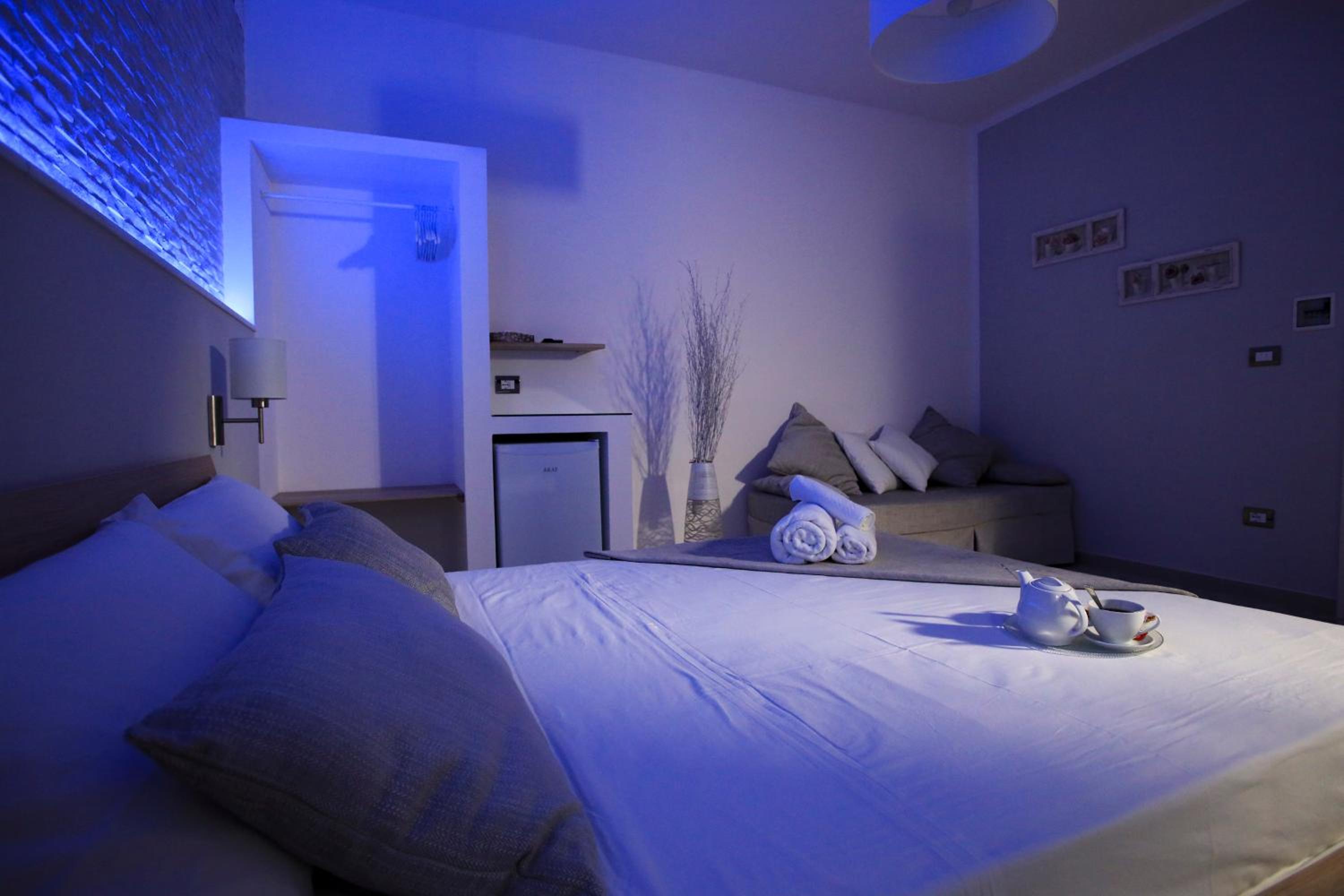 Deluxe Double Room with Balcony - Photo 3
