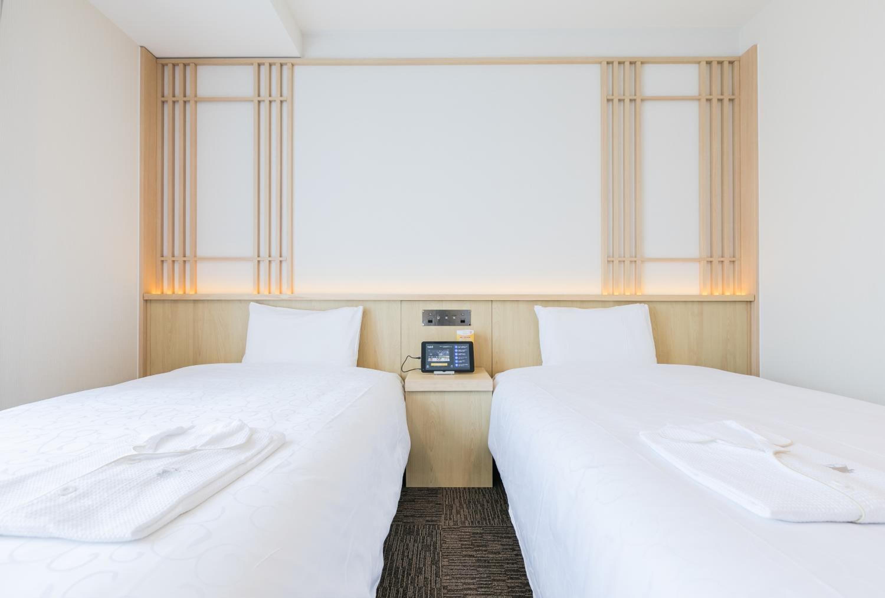 Twin Room - Photo 11