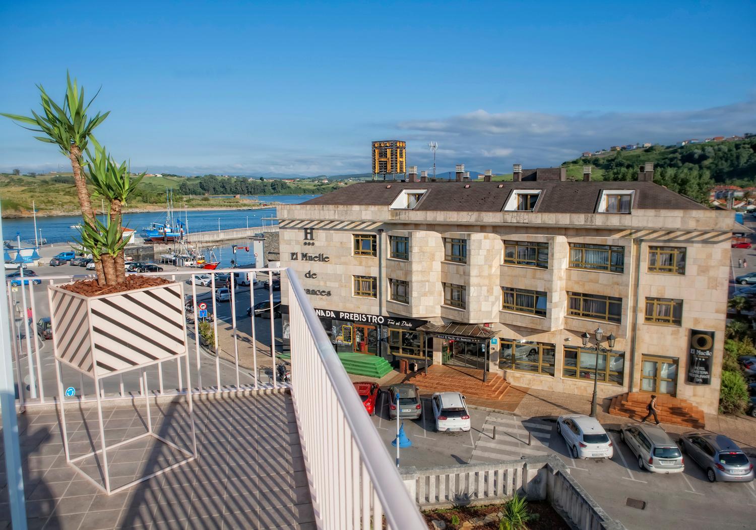 Deluxe Double Room with Spa Bath and Balcony with Sea View photo 3
