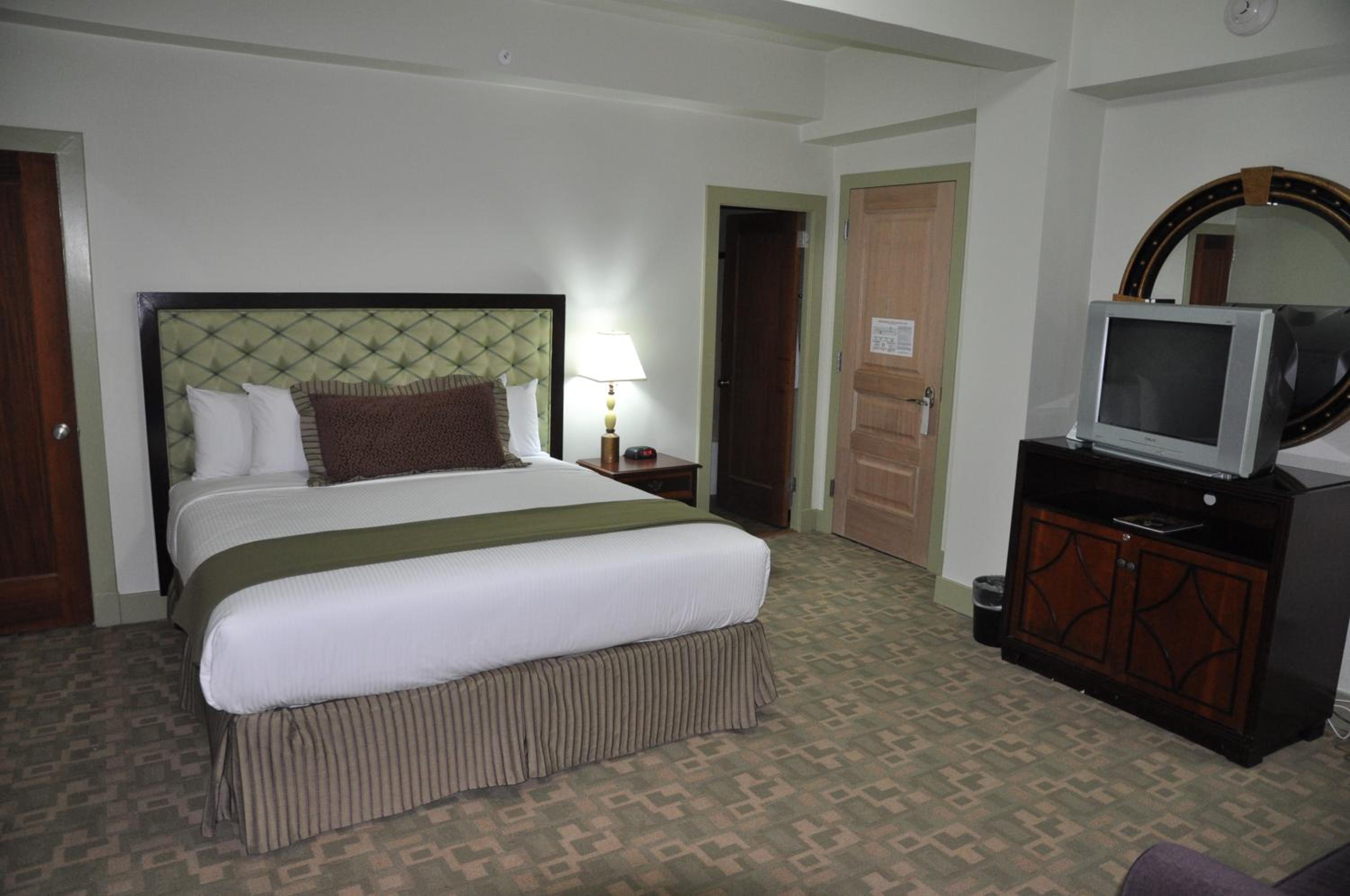 King Room - Non-Smoking photo 1