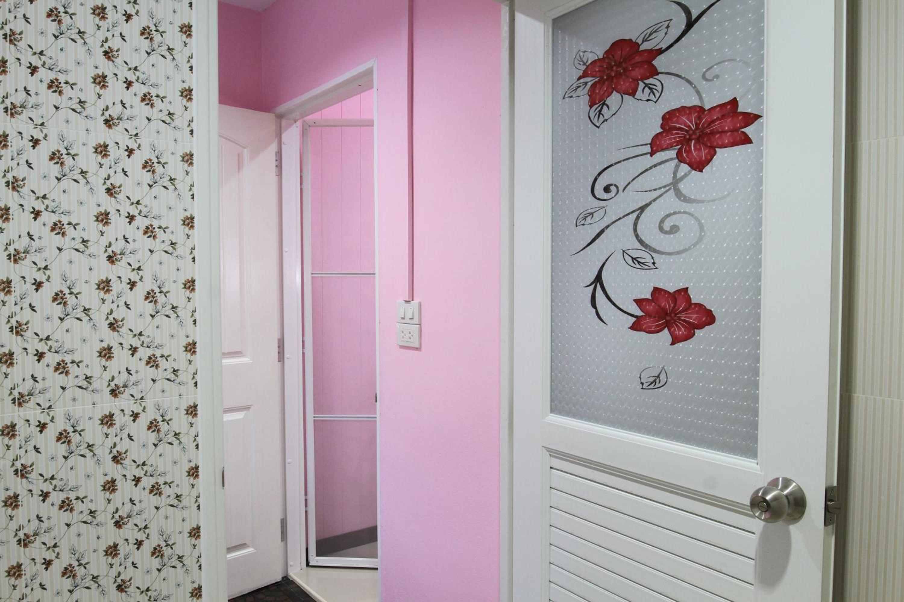 Twin Room with Private Bathroom - Photo 2