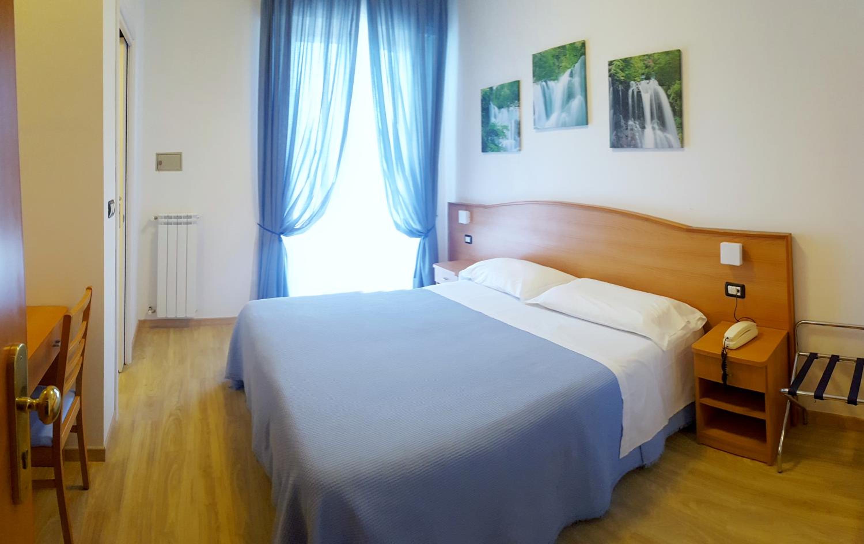 Double Room with Balcony - Photo 1