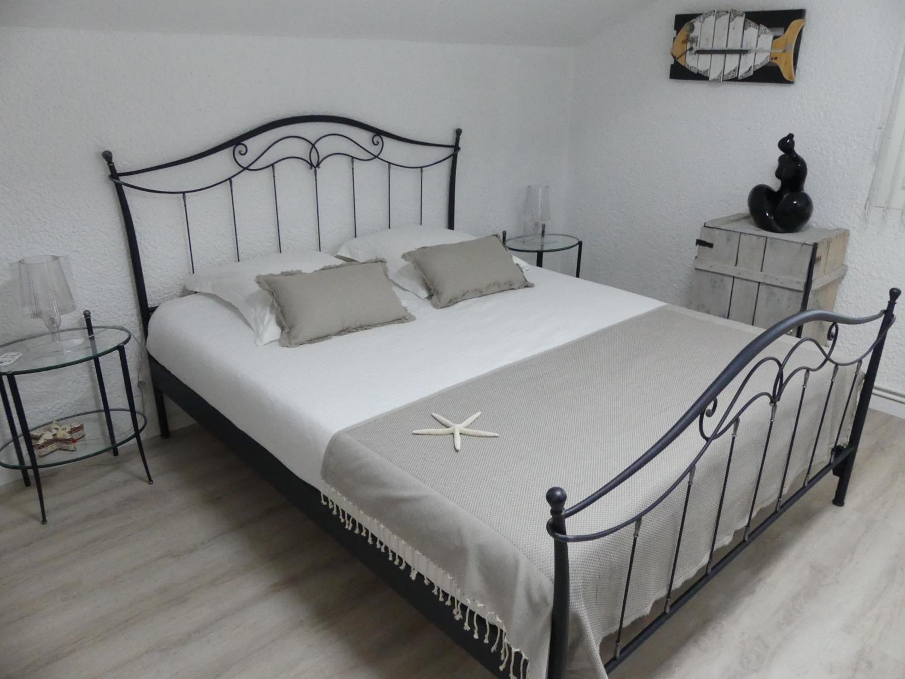 Standard King Room photo 3