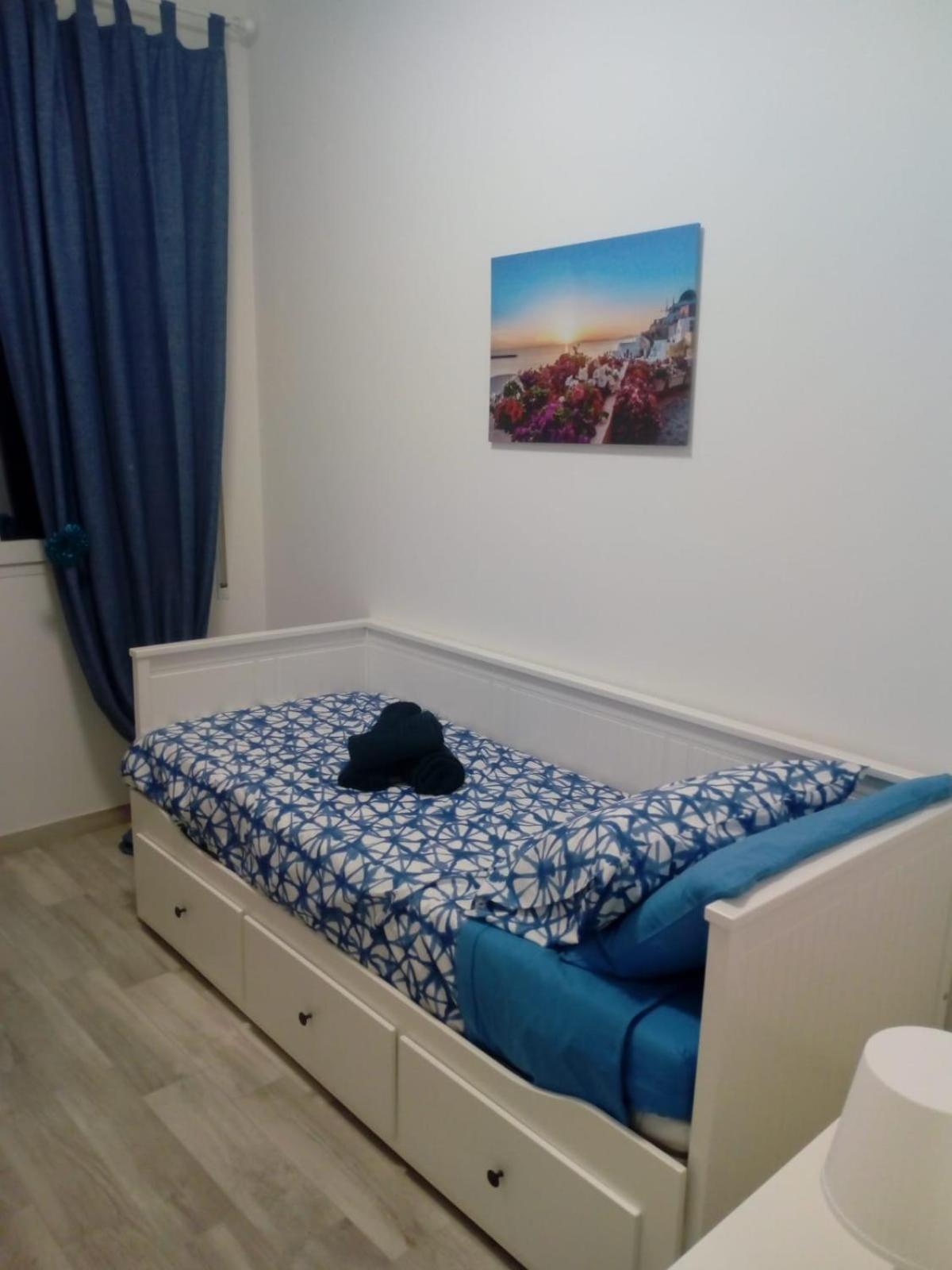 Budget Double Room - Photo 11