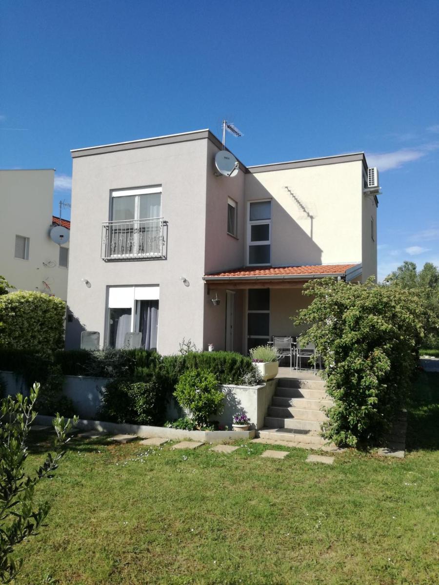 Three-Bedroom Villa photo 2