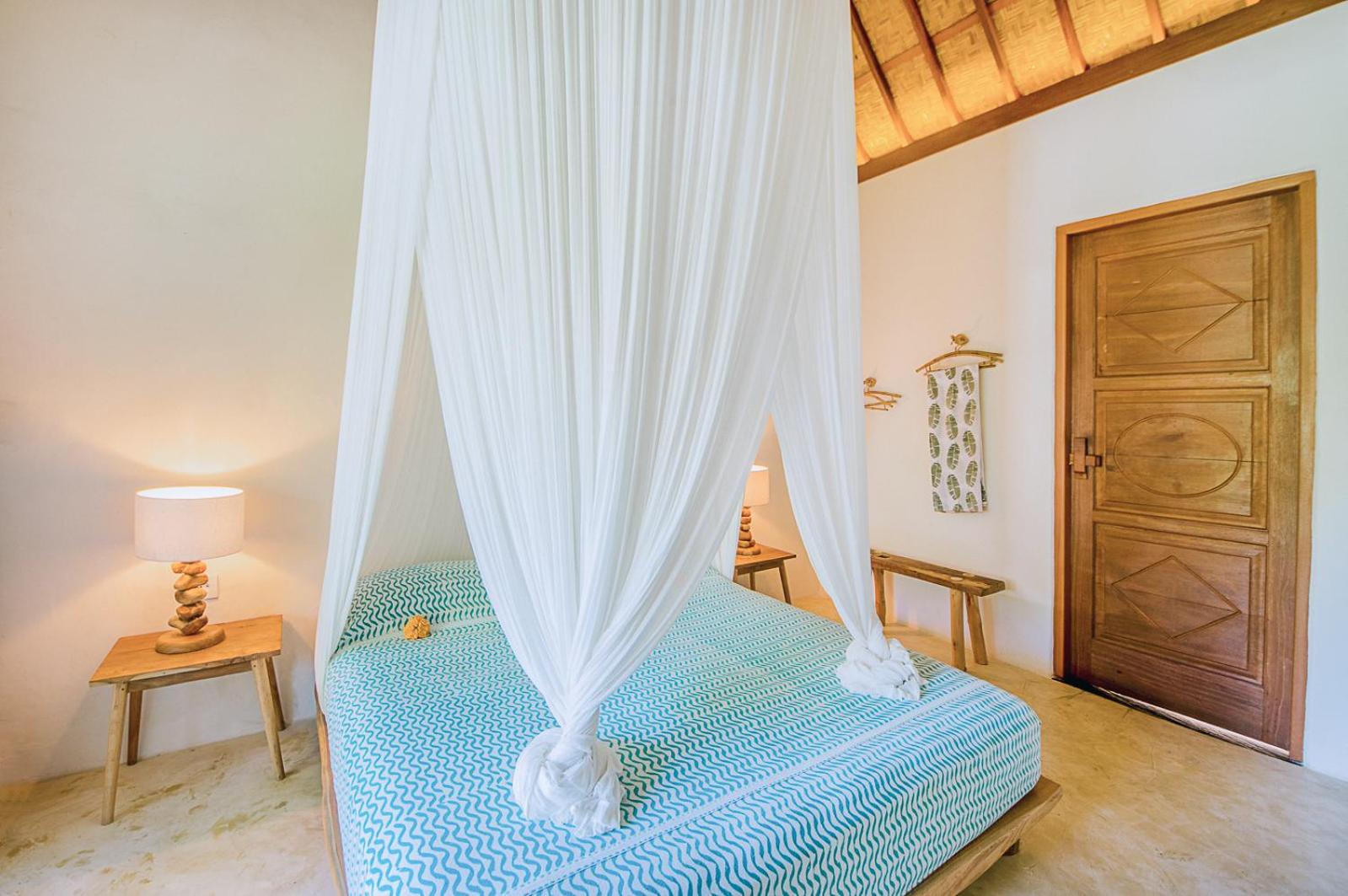 The Queen room with Pool view / Wood photo 2