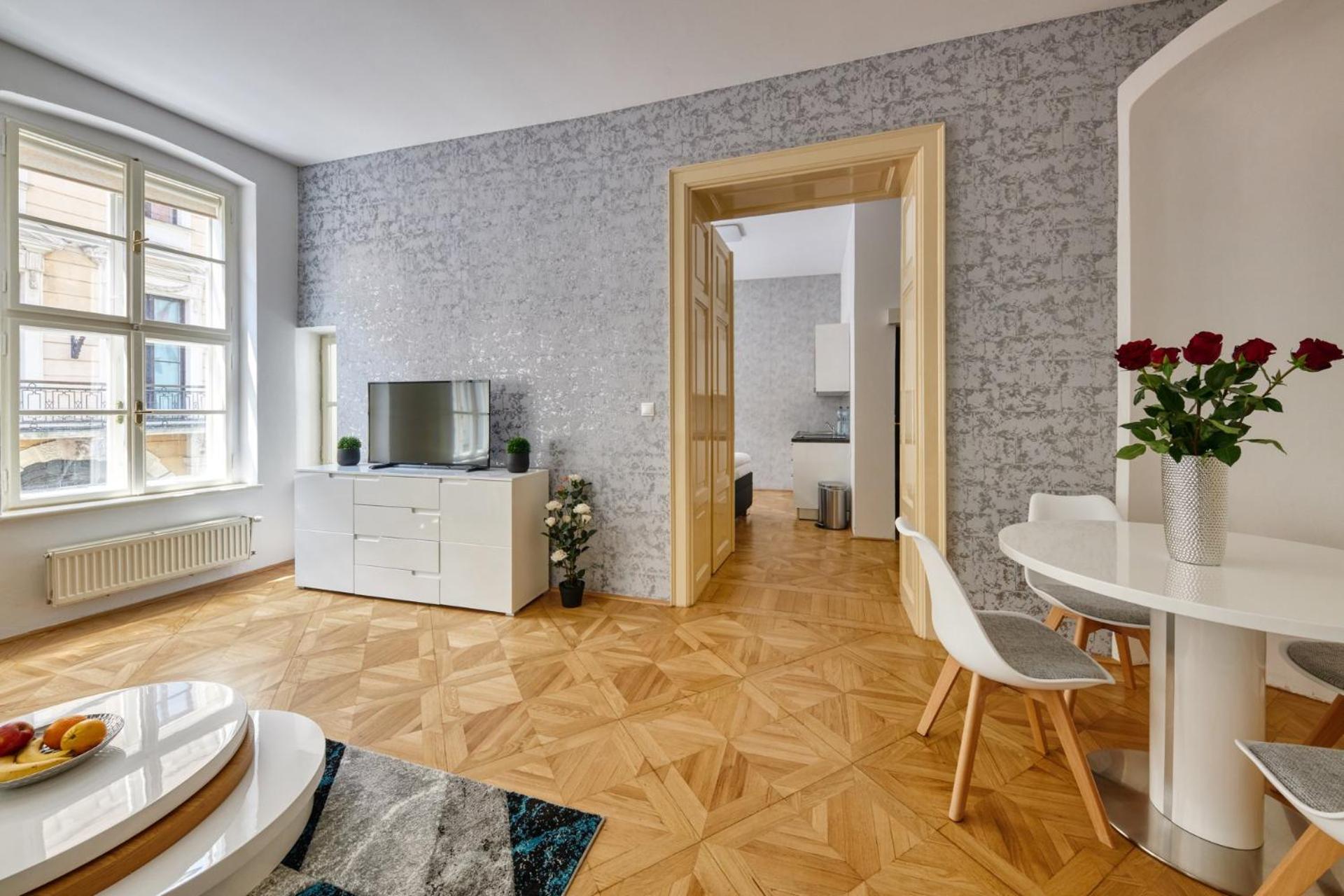 One-Bedroom Apartment - Photo 4