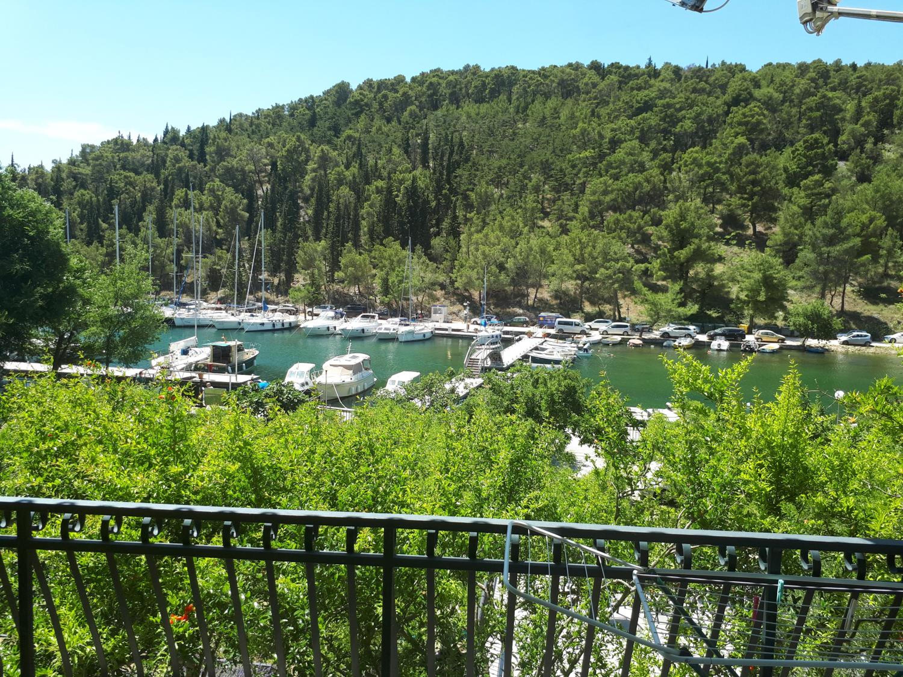 Two-Bedroom Apartment with Balcony and Sea View - Photo 10