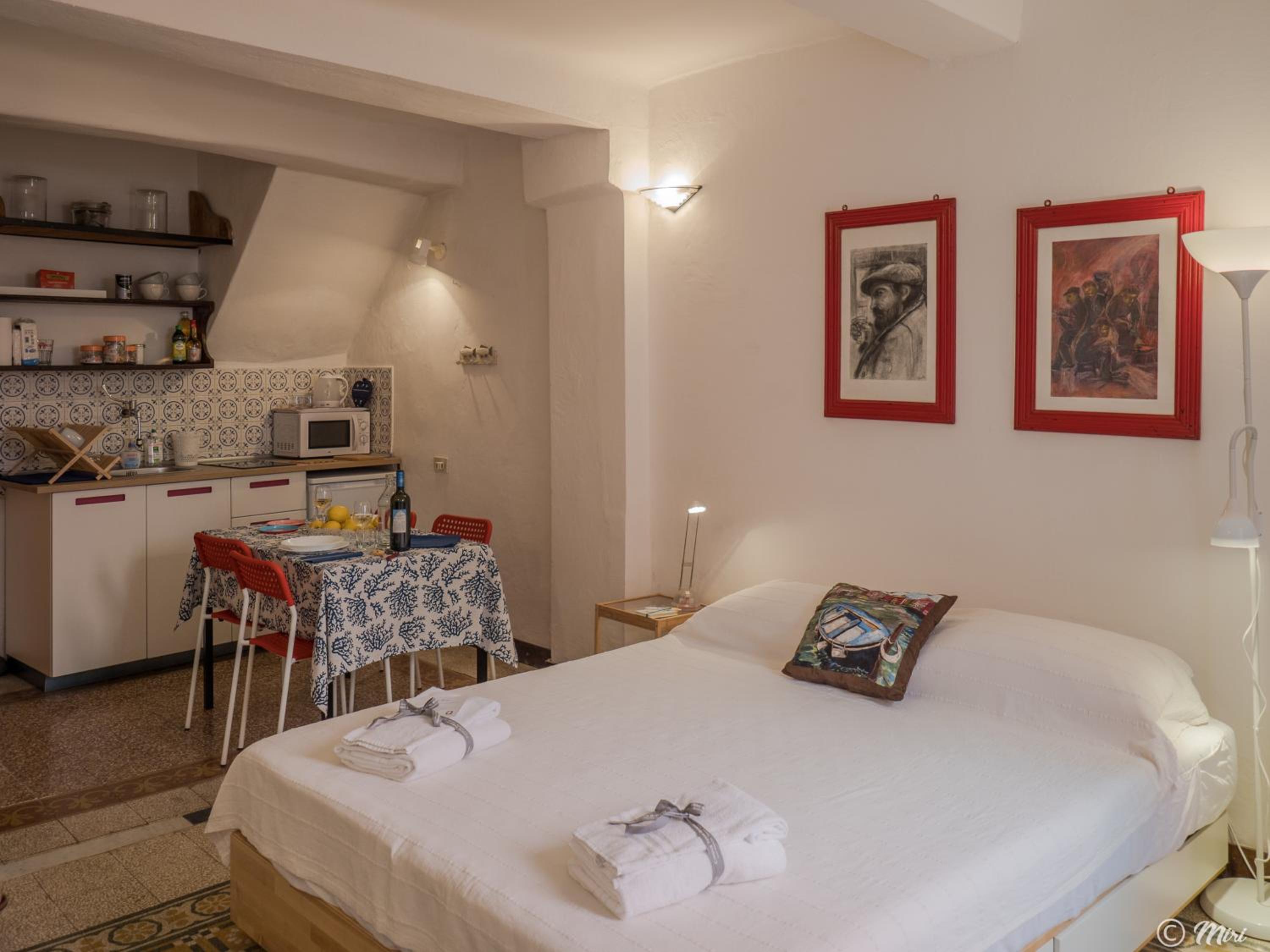 One-Bedroom Apartment - Photo 3
