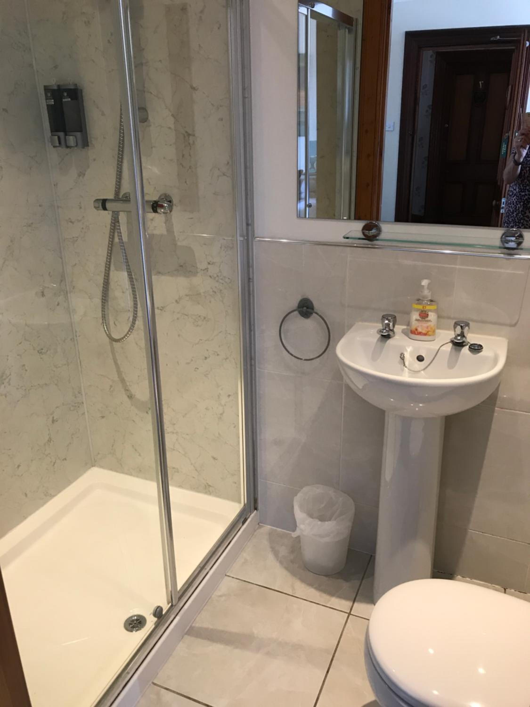 Deluxe Double Room with Shower photo 2