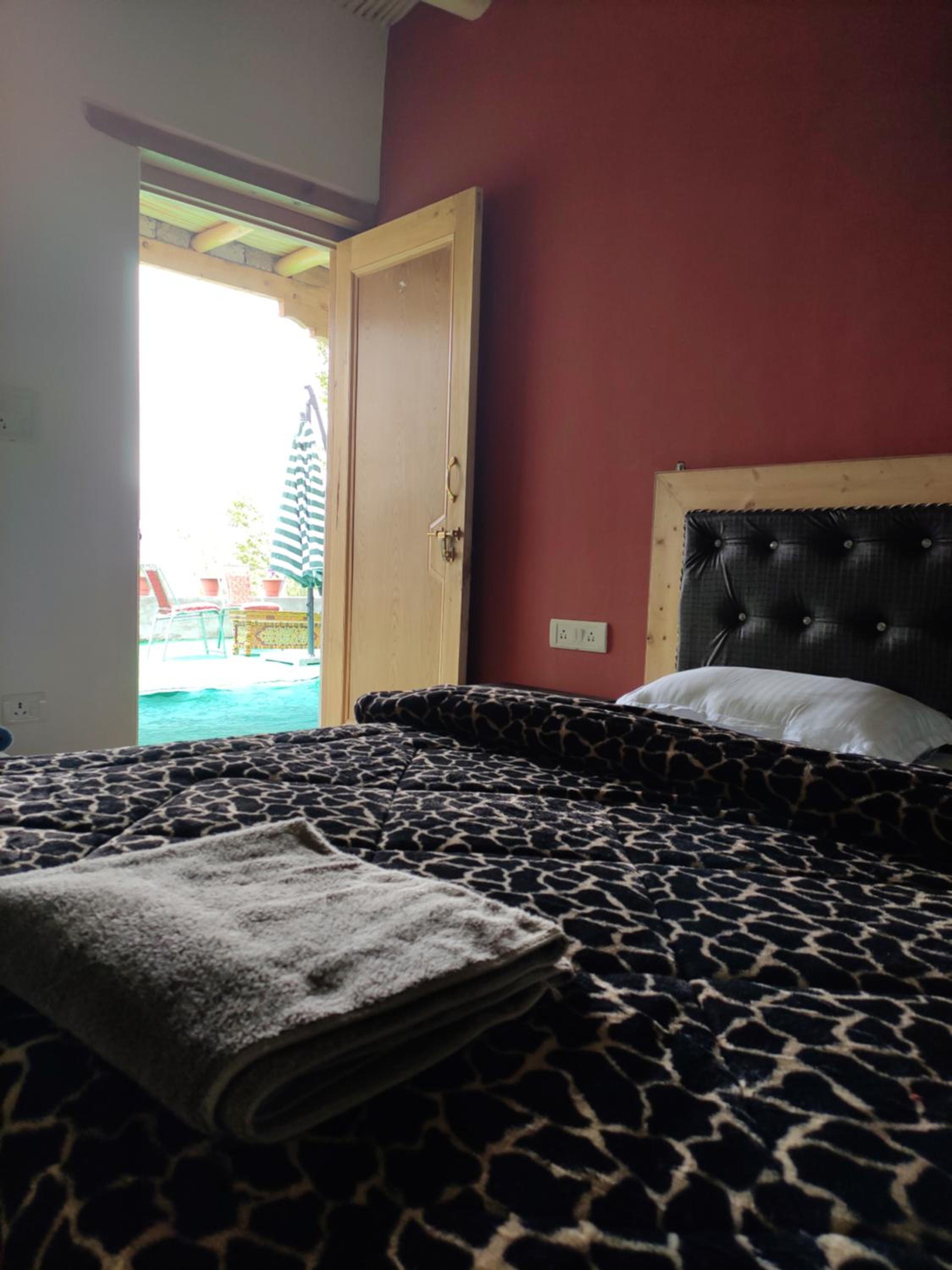 Double Room With Balcony (2 Adults + 1 Child) photo 2
