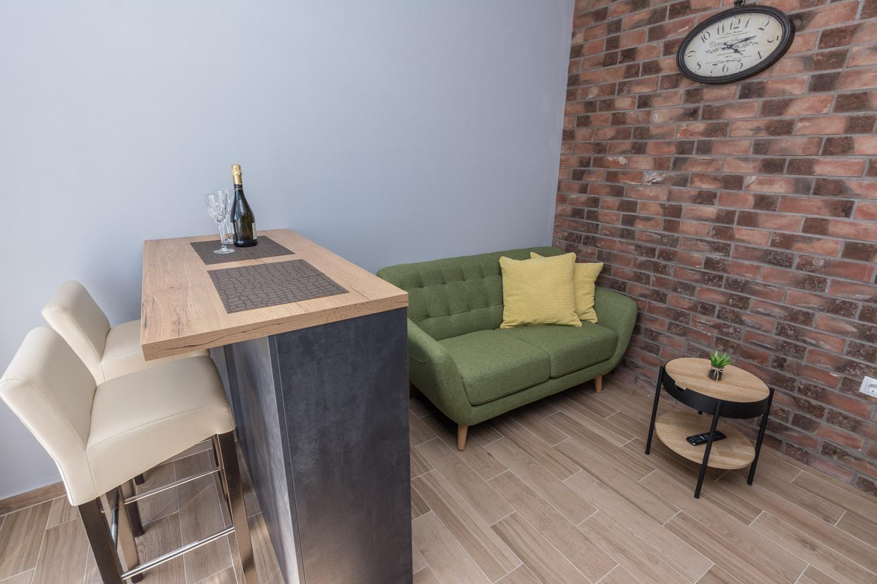 Studio Apartment - Photo 14