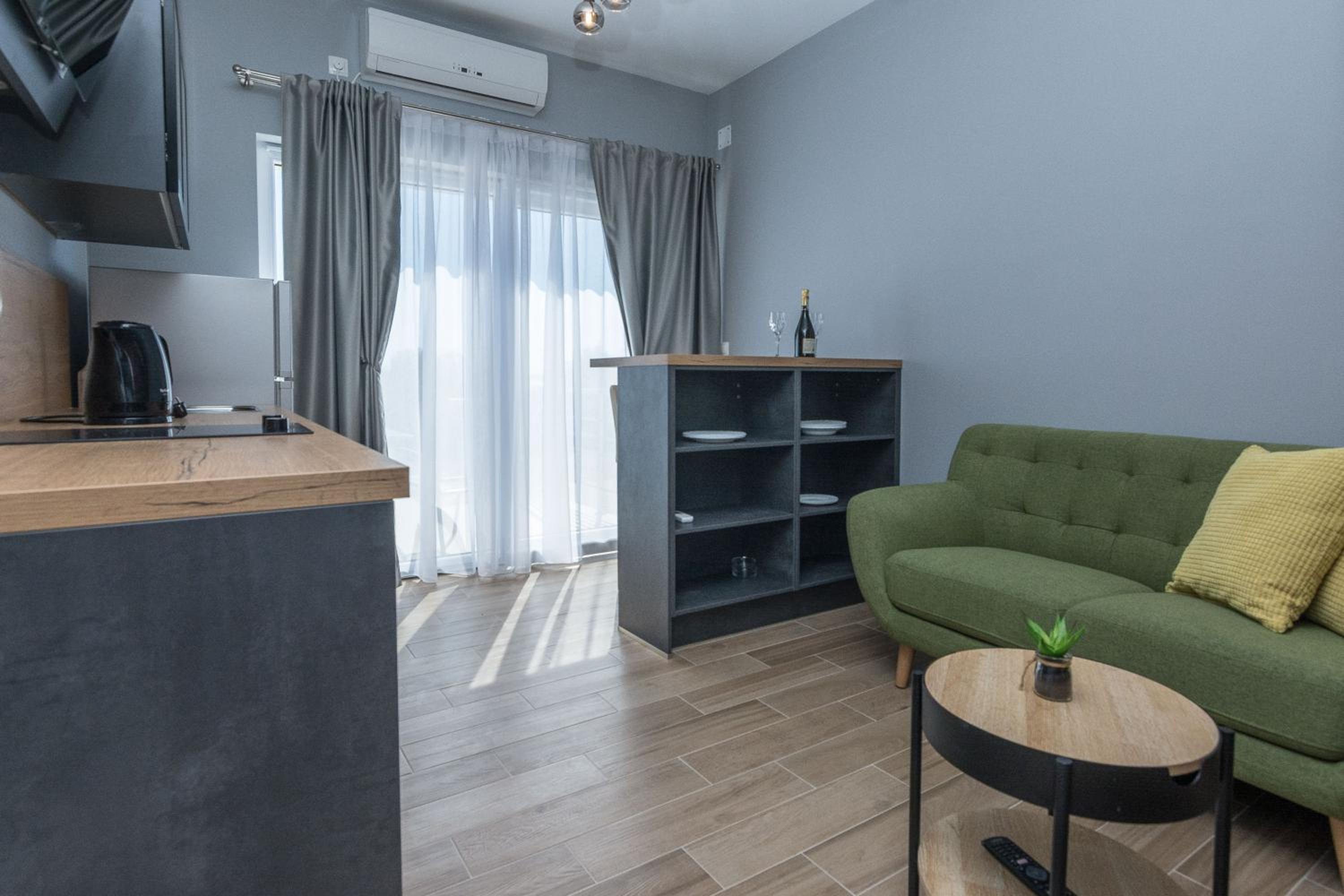 Studio Apartment - Photo 1