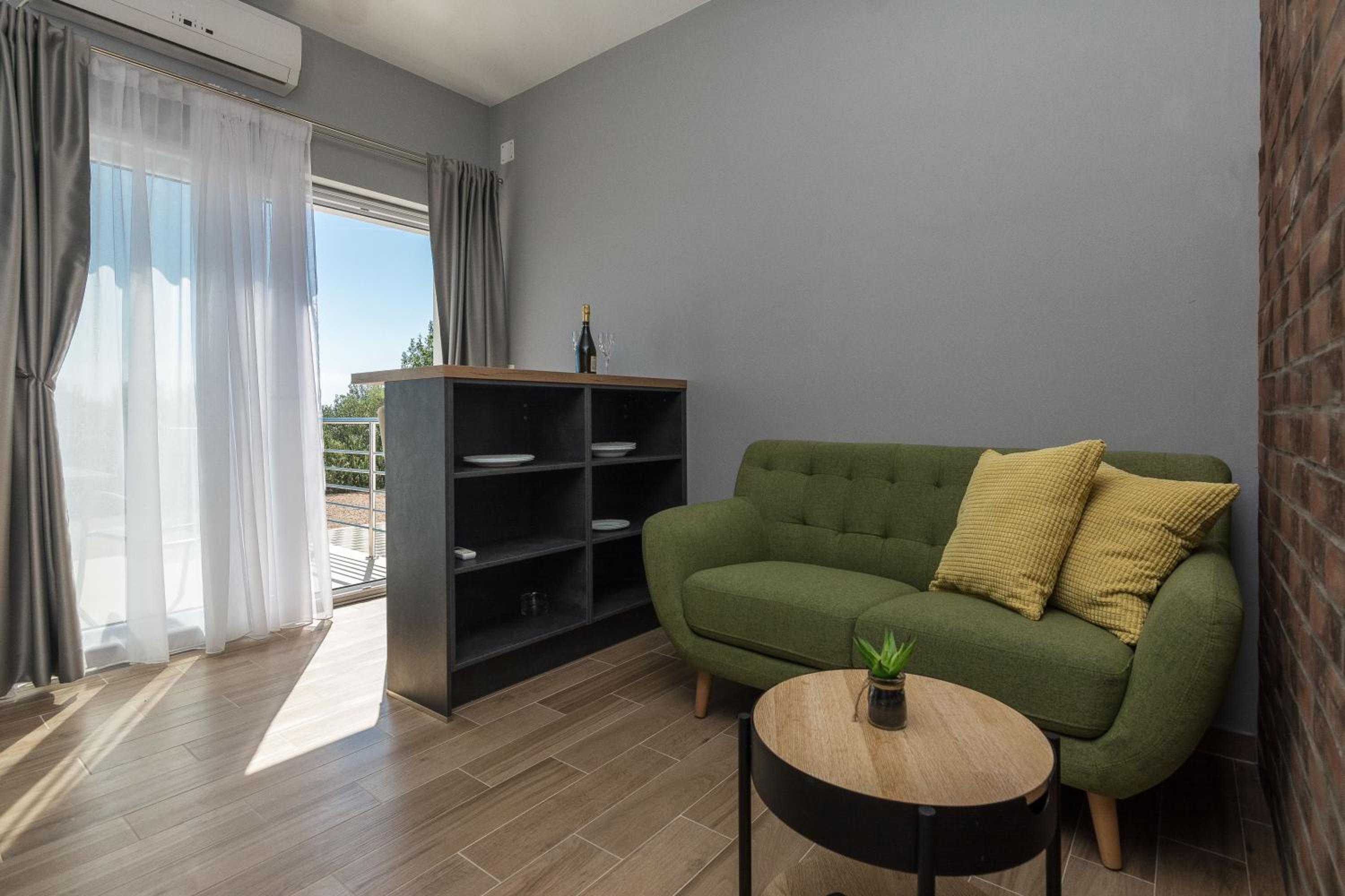 Studio Apartment - Photo 15