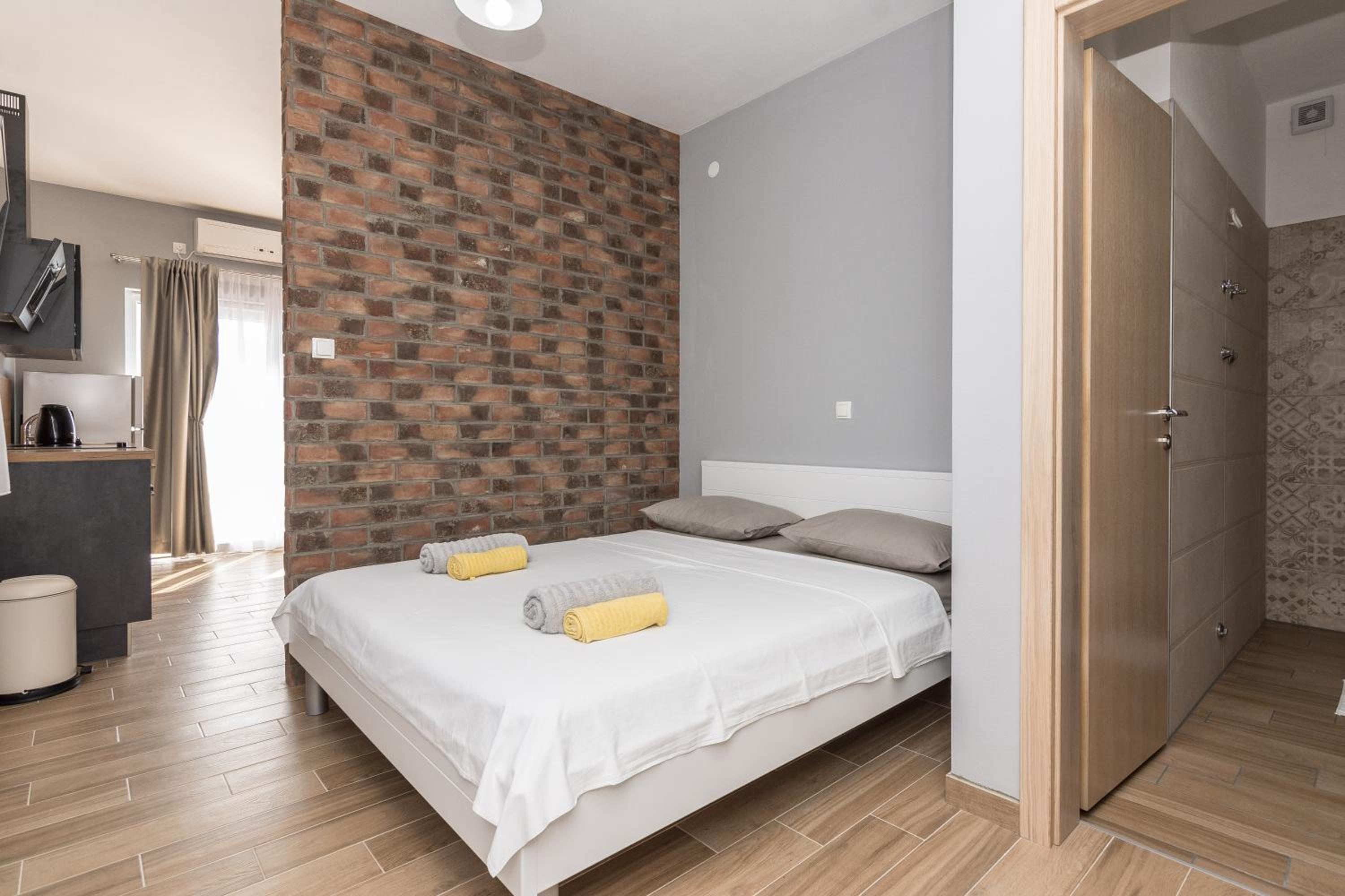 Studio Apartment - Photo 8
