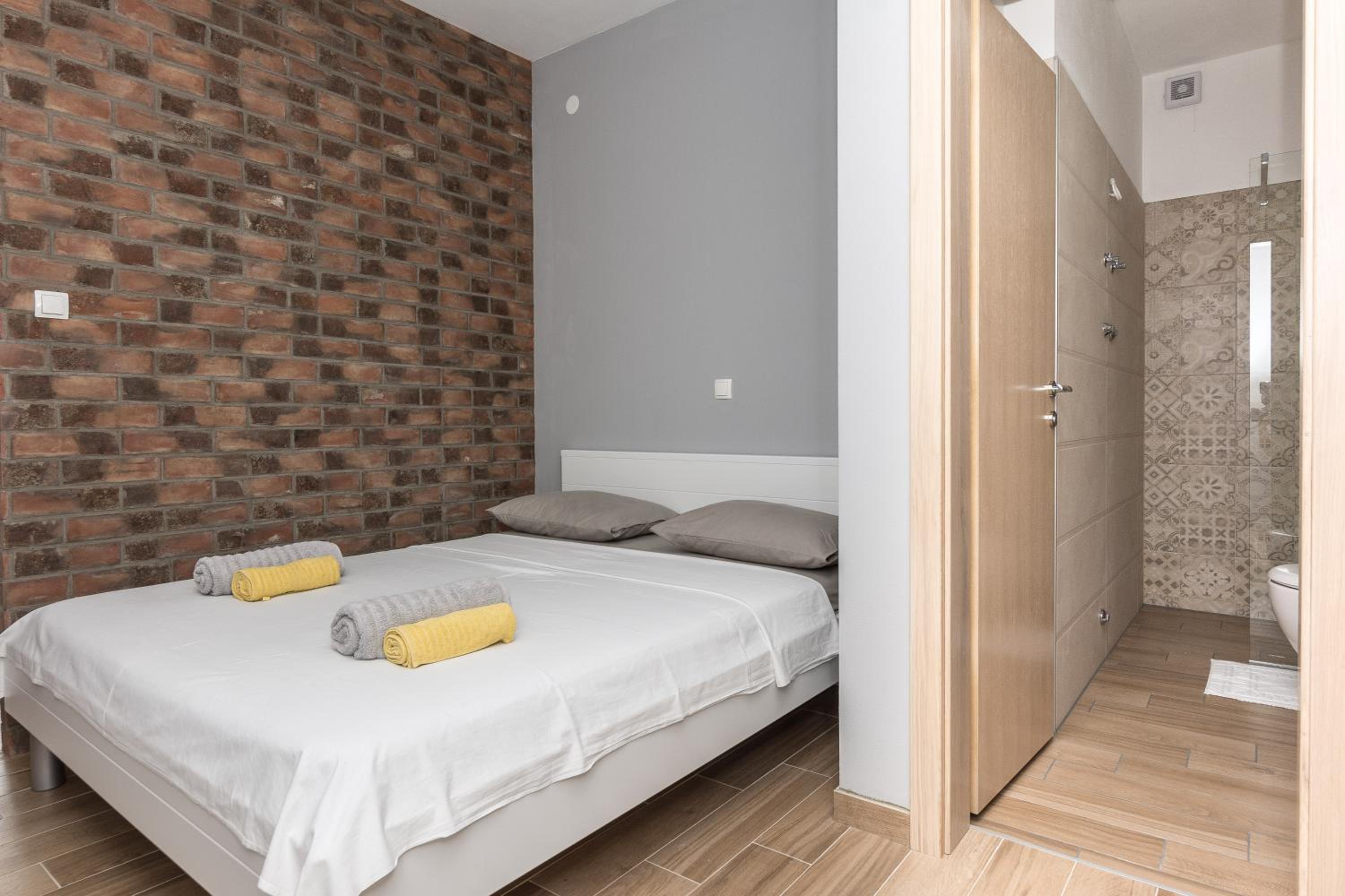 Studio Apartment - Photo 7