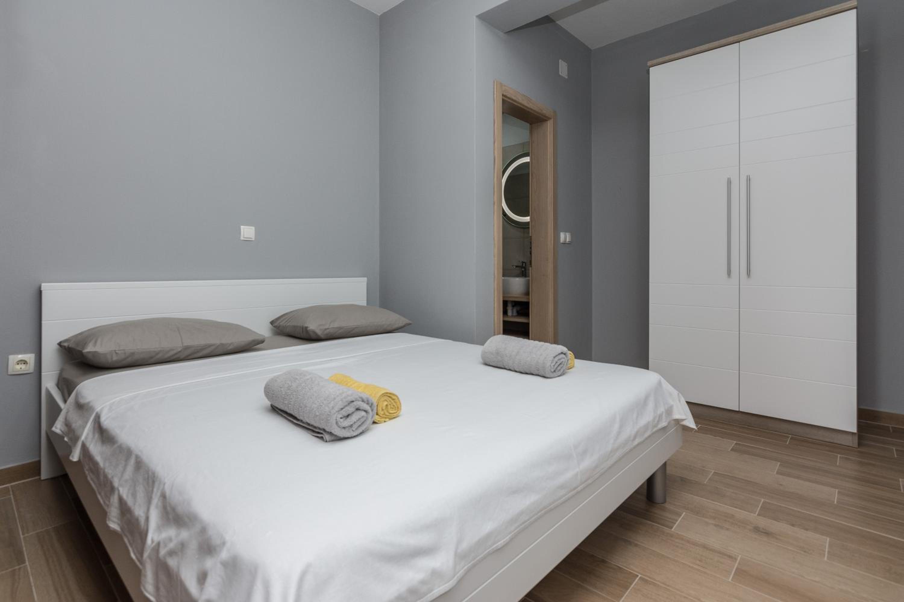 Studio Apartment - Photo 6