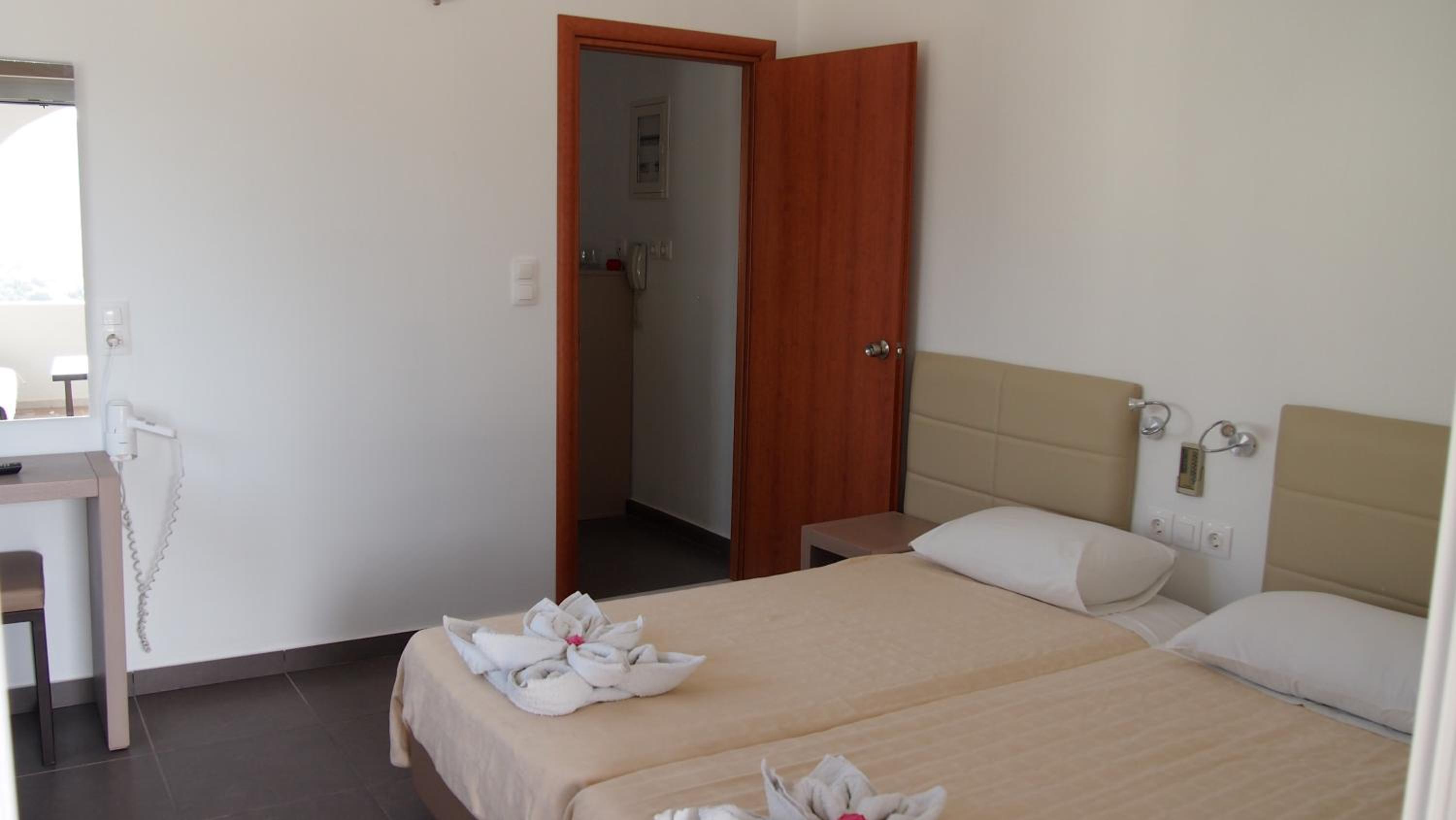 Superior Double or Twin Room with Sea View - Photo 3
