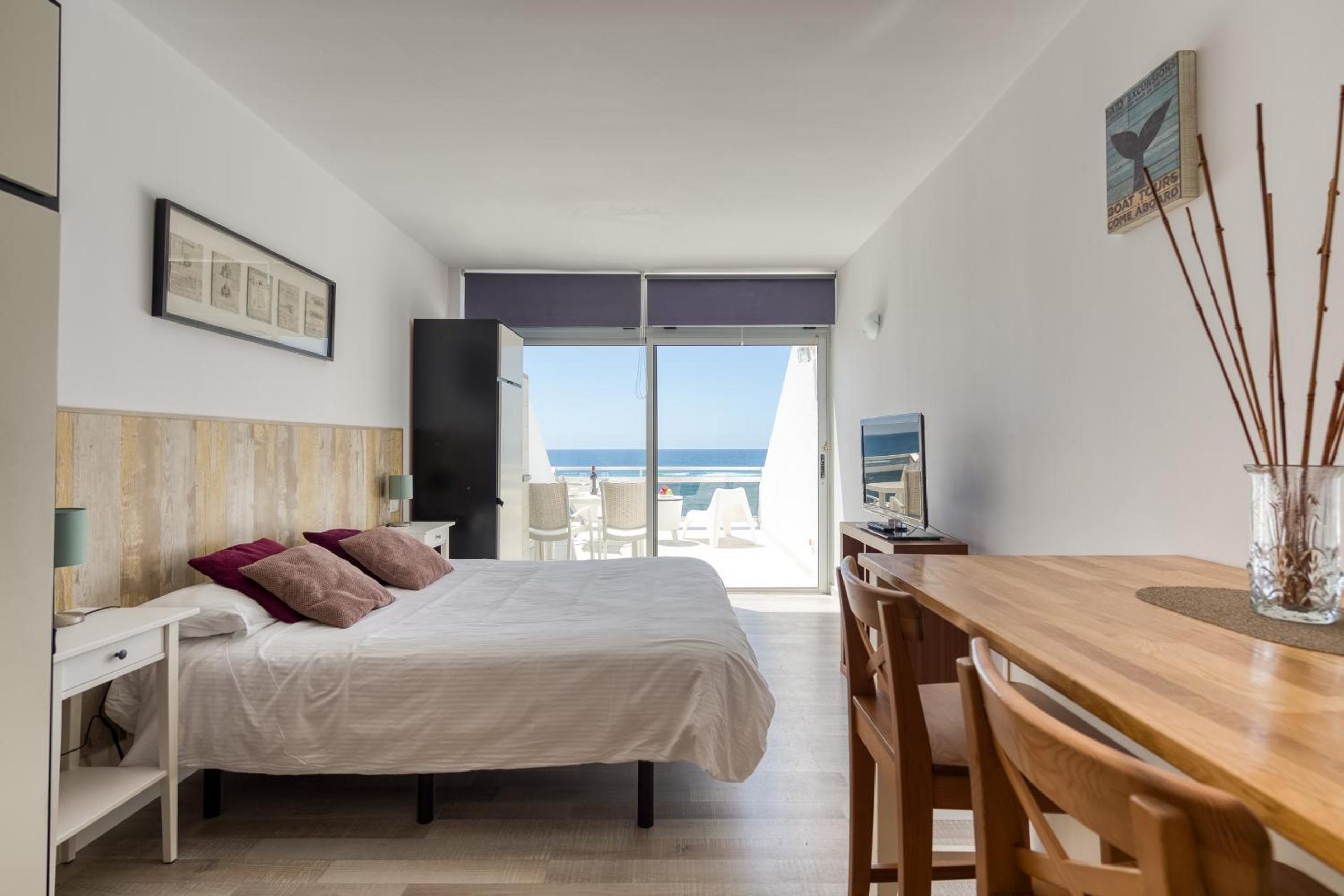 Estudio con vista al mar