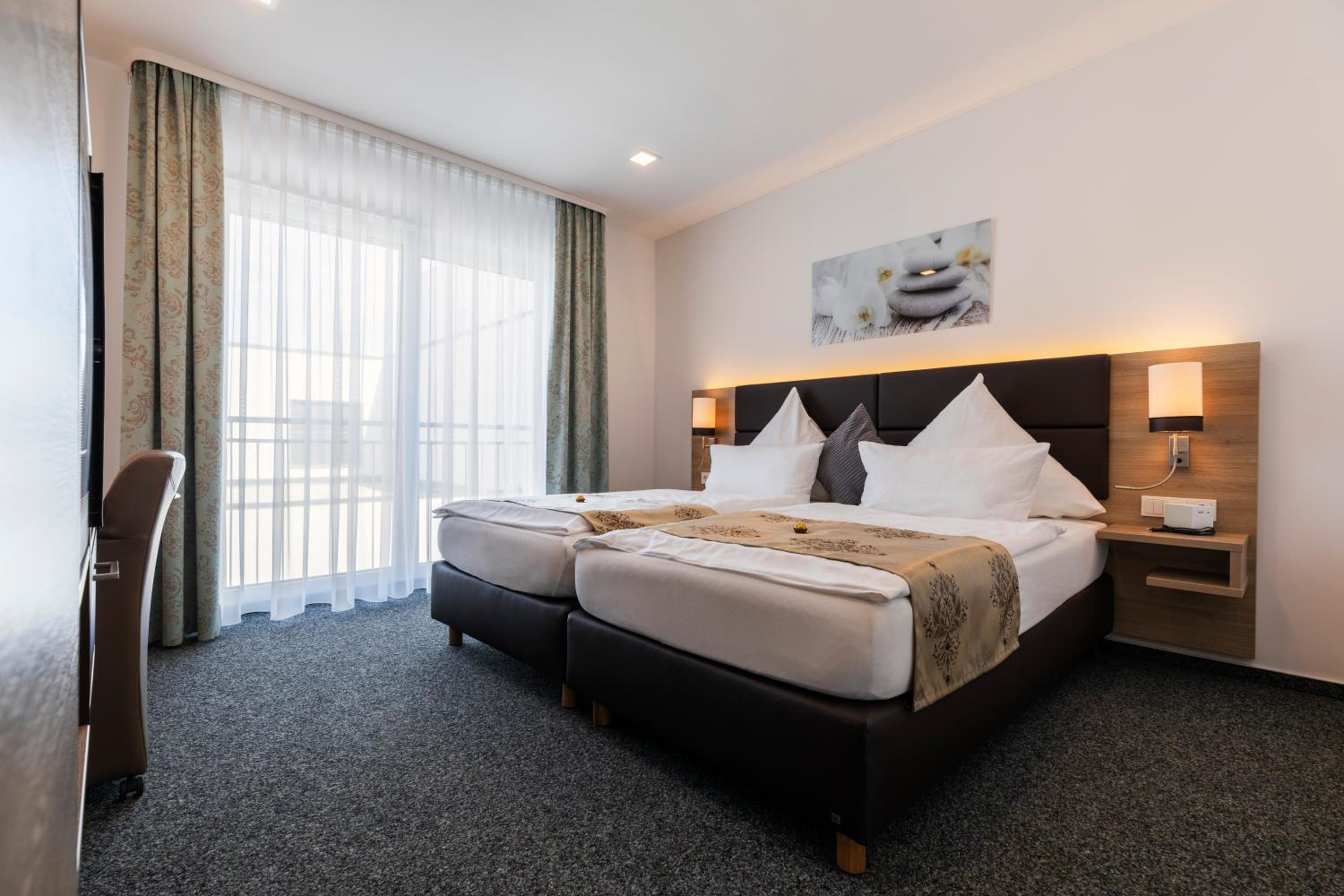 Deluxe Double or Twin Room - Photo 6