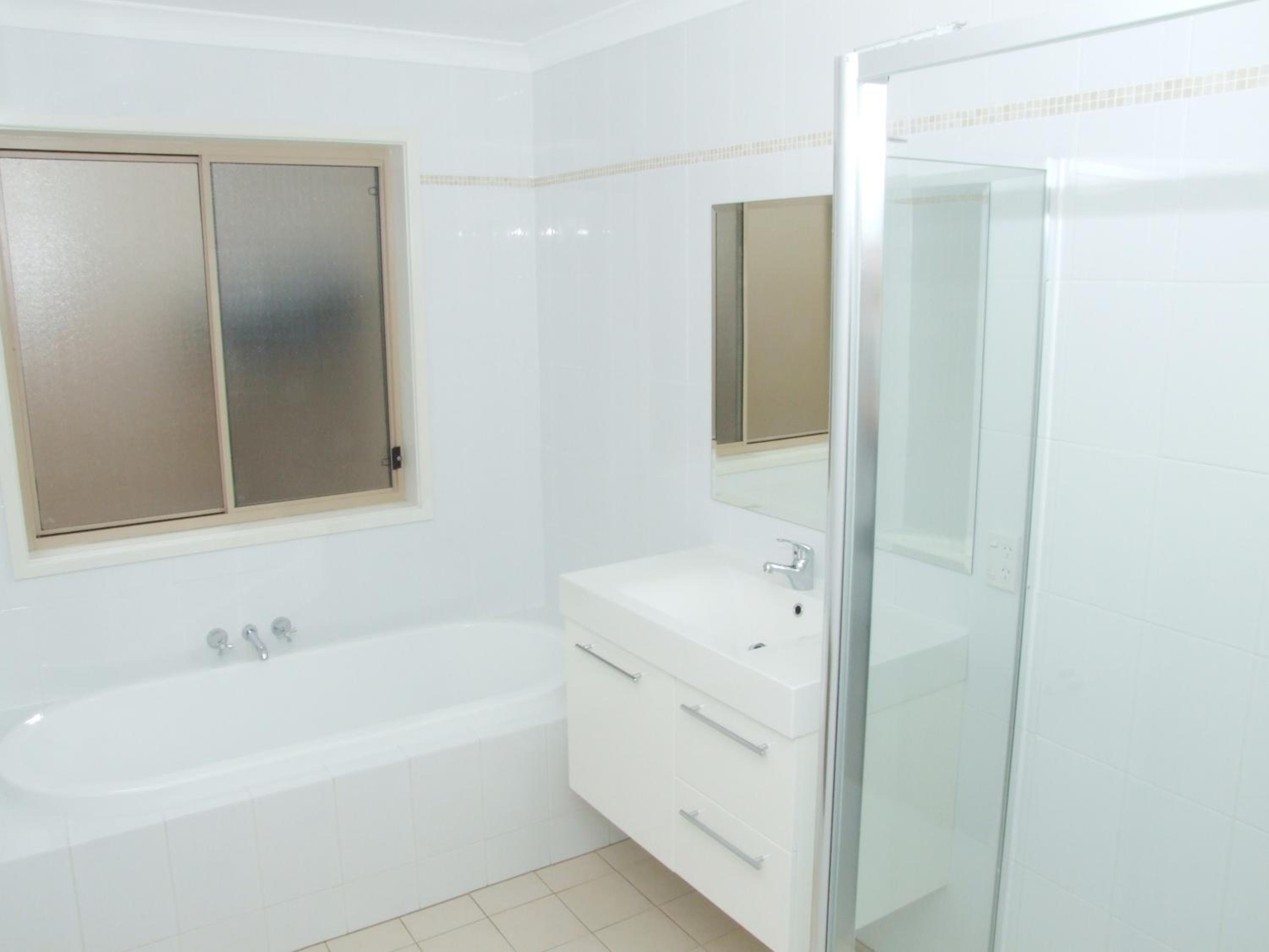 Three-Bedroom Townhouse - Seven Night Minimum photo 3