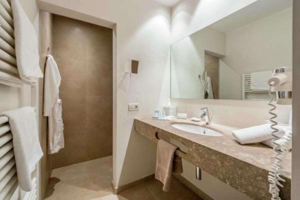 Suite - Photo 3