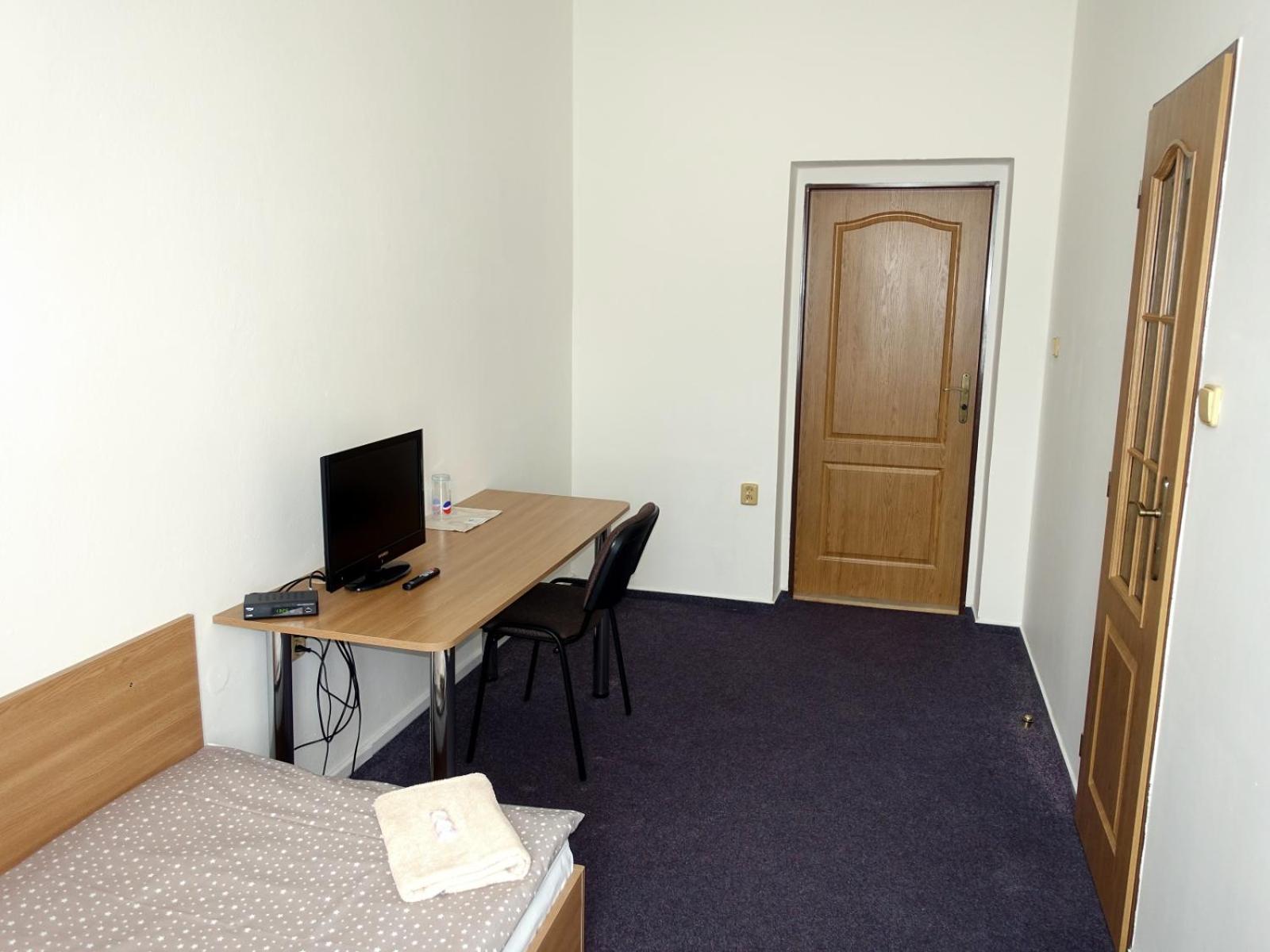 Single Room with Bathroom photo 3