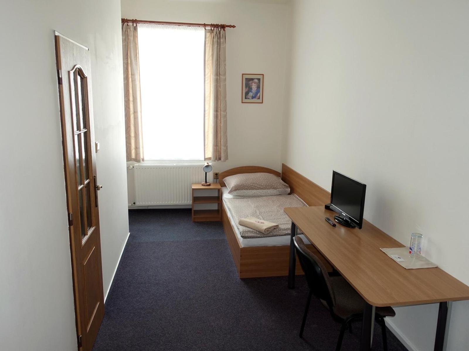 Single Room with Bathroom photo 2