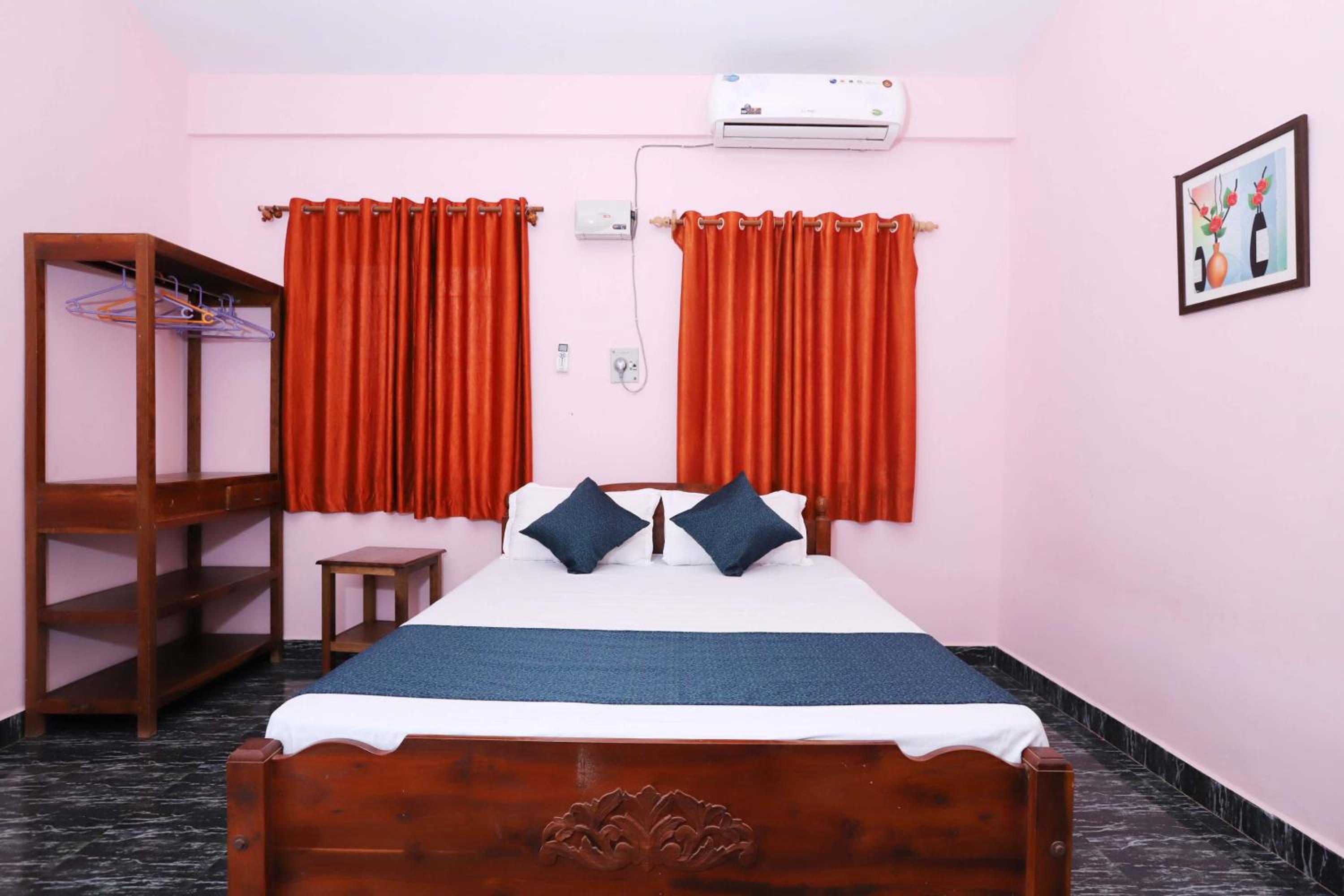 One Bedroom Apartment with Kitchenette & Veranda photo 2
