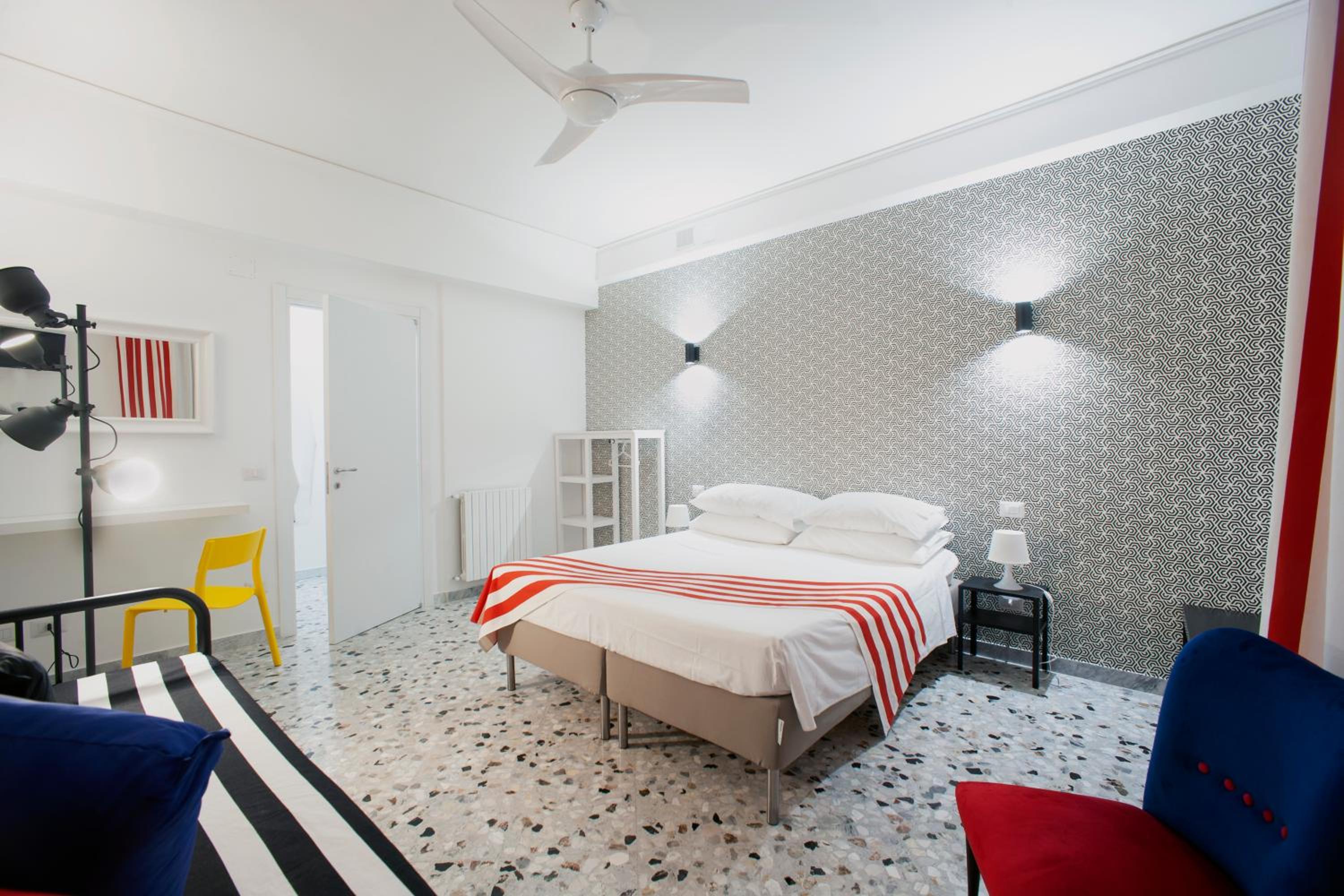 Quadruple Room with Private Bathroom - Photo 2