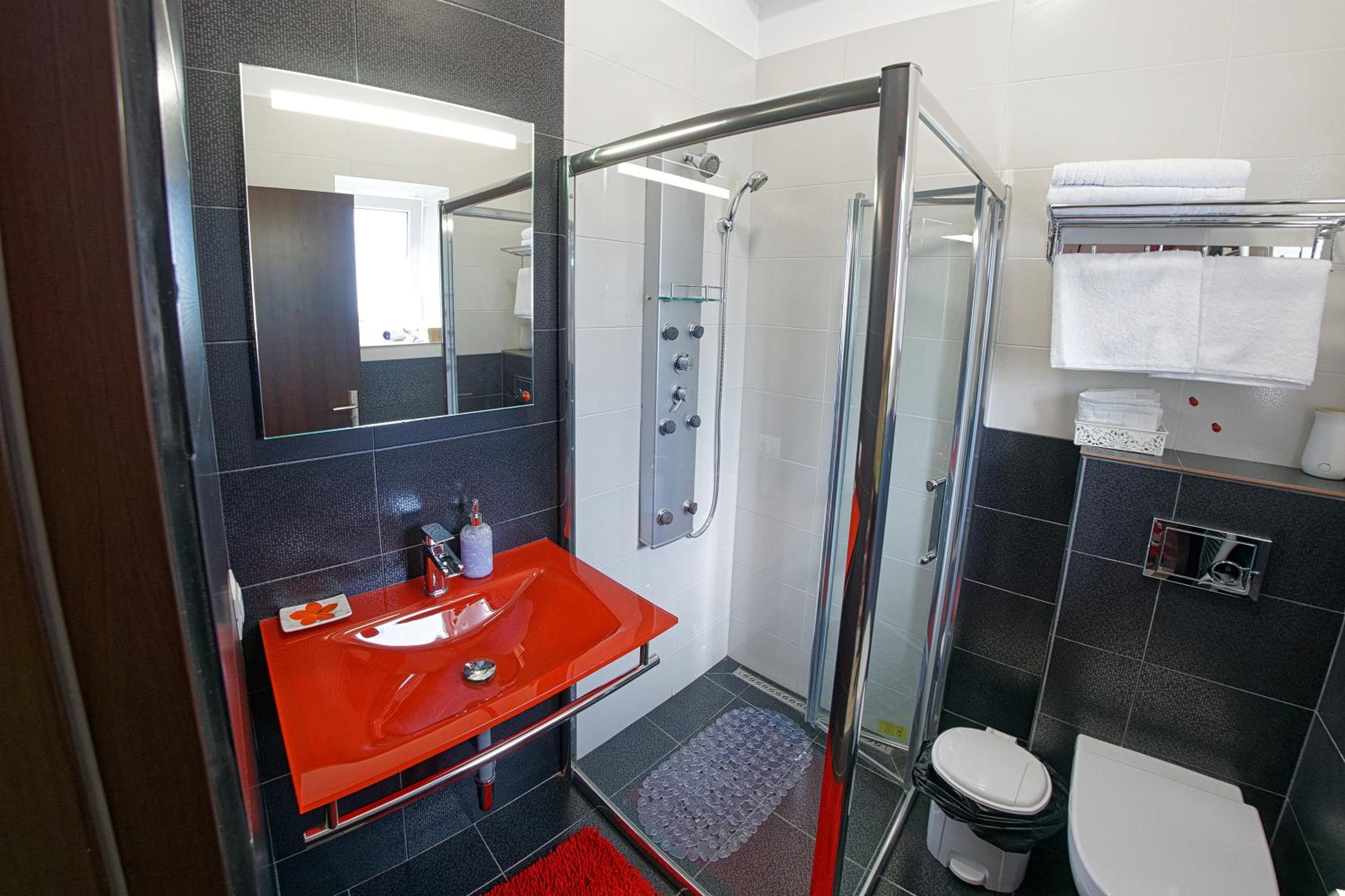 Double or Twin Room with Bathroom - Photo 2