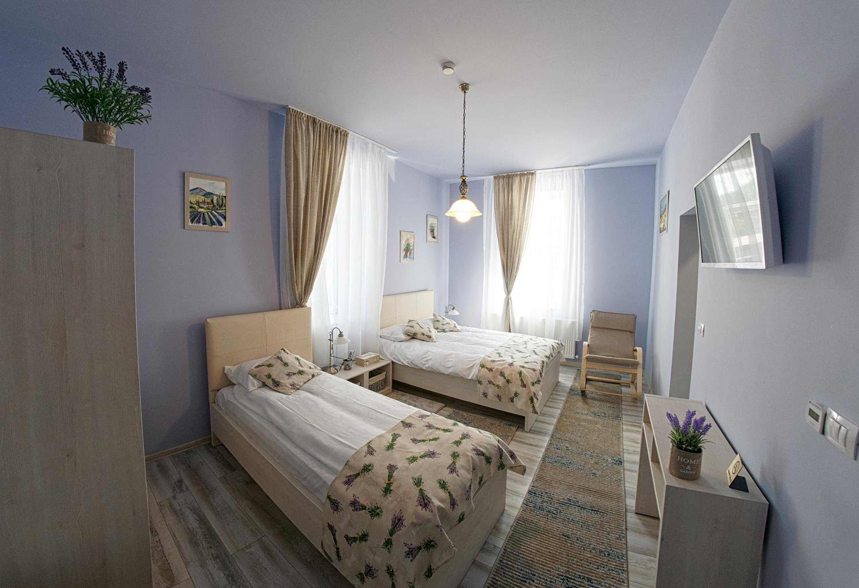 Triple Room with Bathroom - Photo 3