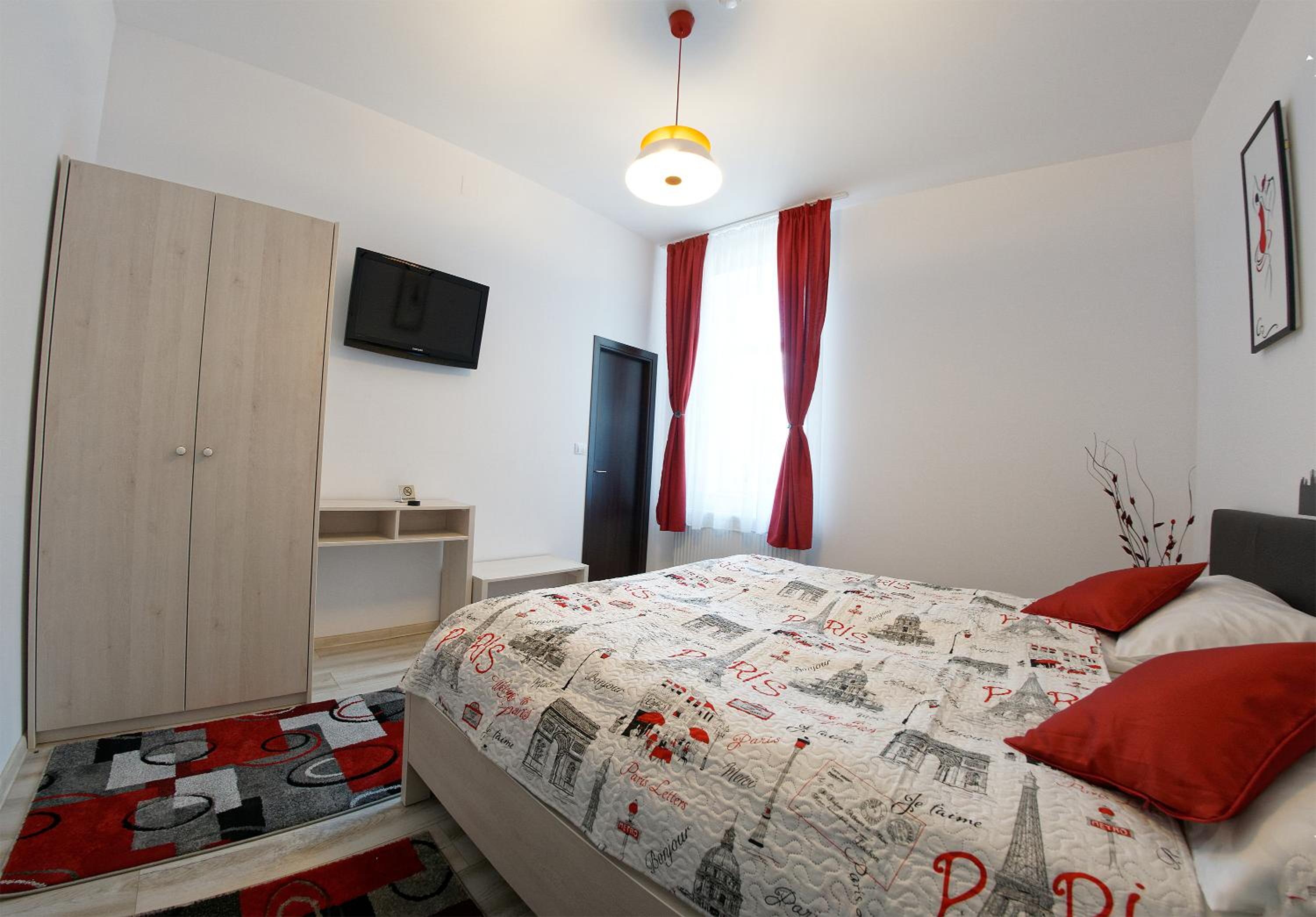 Double or Twin Room with Bathroom - Photo 3