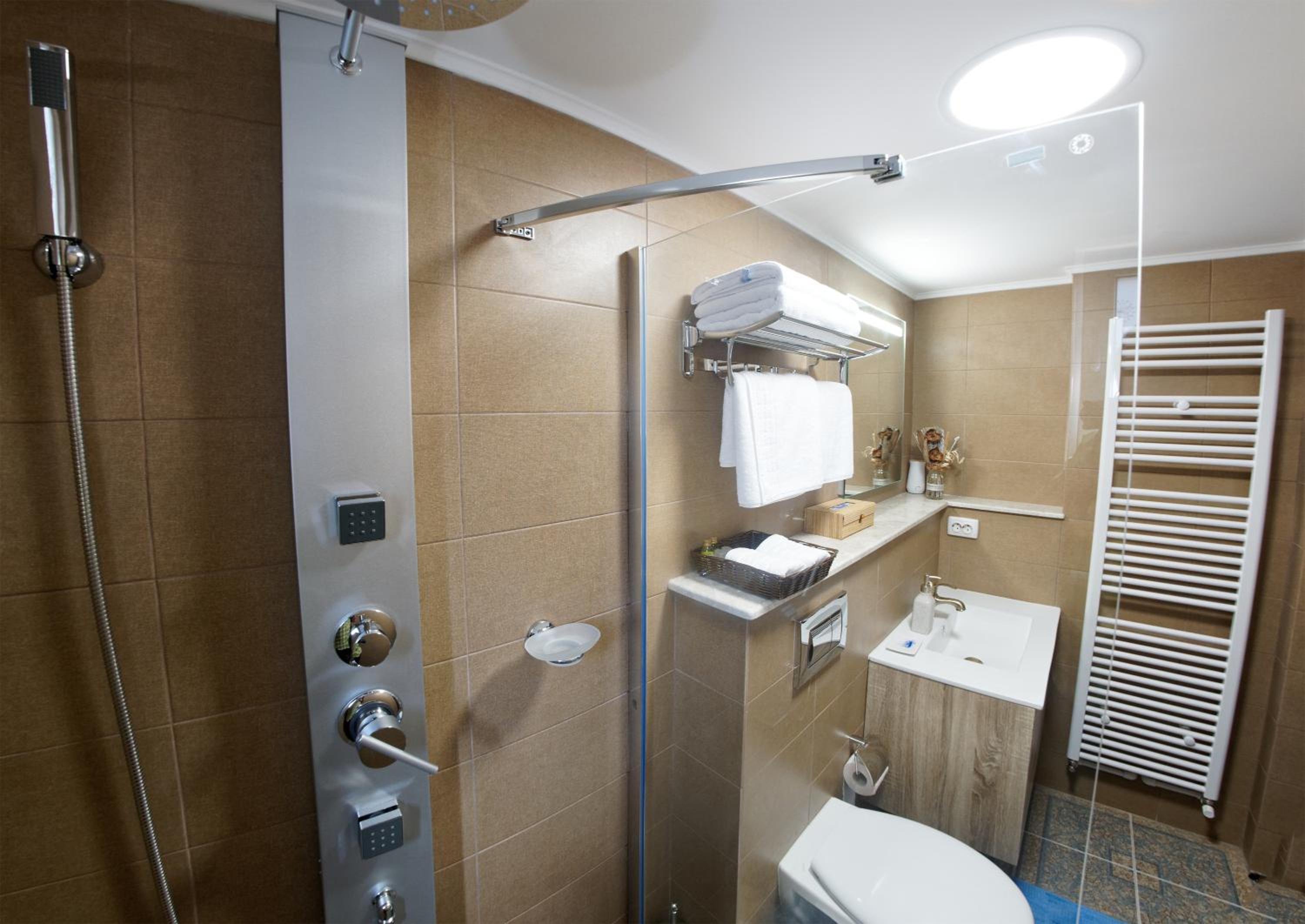 Double Room with Private Bathroom photo 3